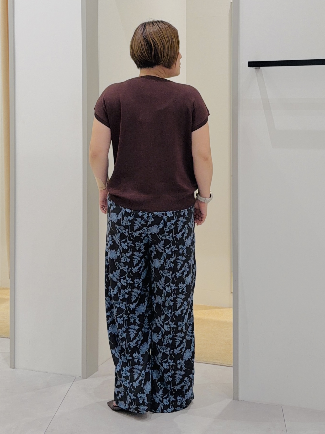 タナさんの「THE SHOP TK｜【S-XL/ひんやりタッチ】多機能フレンチスリーブニット 洗濯機OK/UVケア/毛玉になりにくい」を使ったコーディネート