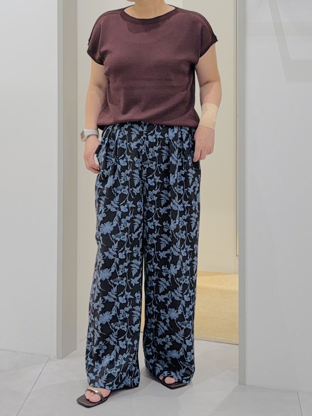 タナさんの「THE SHOP TK｜【S-XL/ひんやりタッチ】多機能フレンチスリーブニット 洗濯機OK/UVケア/毛玉になりにくい」を使ったコーディネート