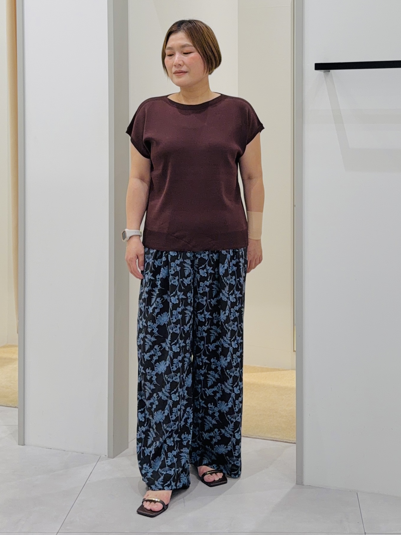タナさんの「THE SHOP TK｜【S-XL/ひんやりタッチ】多機能フレンチスリーブニット 洗濯機OK/UVケア/毛玉になりにくい」を使ったコーディネート