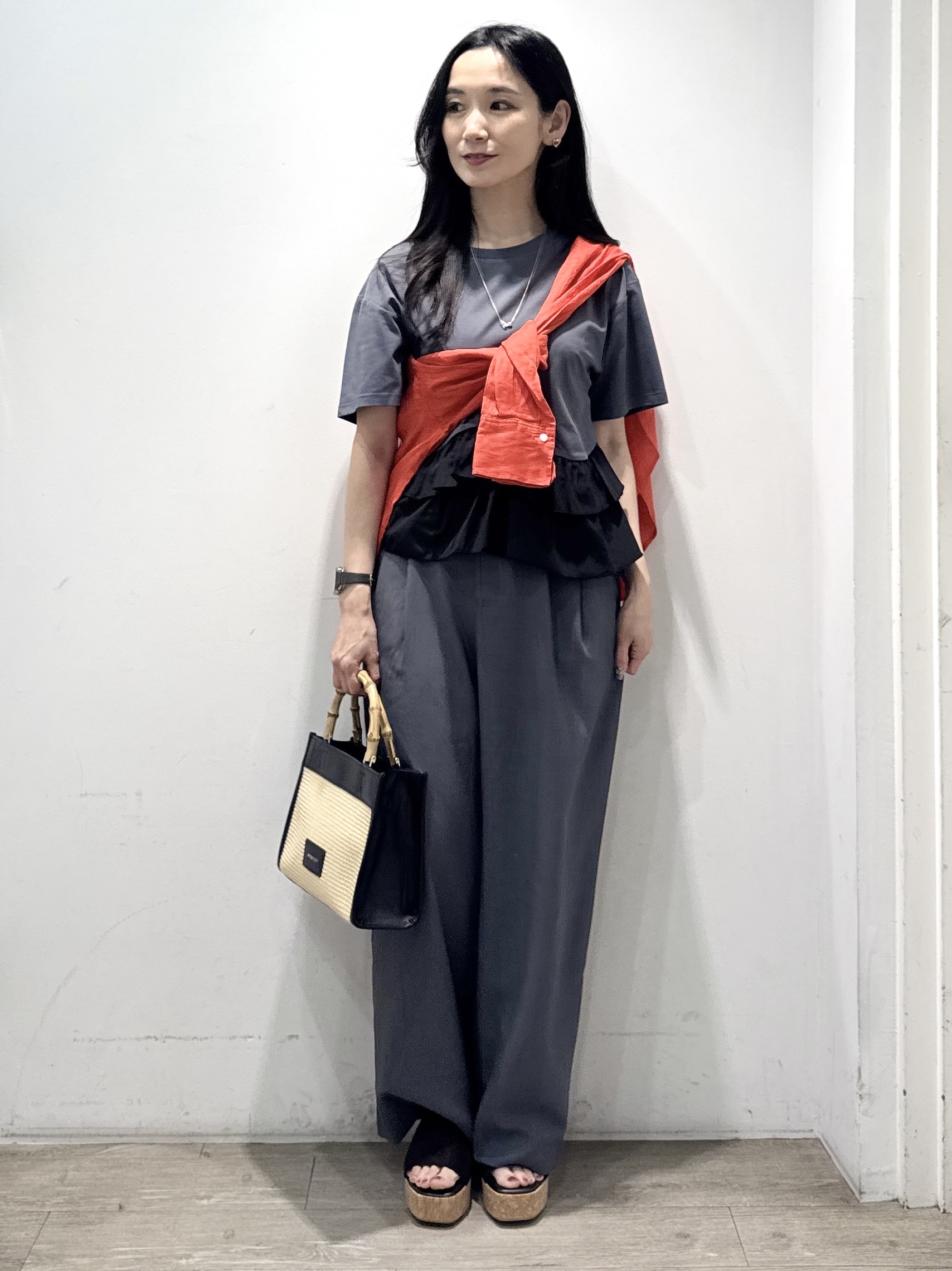 yuicciさんの「OPAQUE.CLIP｜裾フリルドッキングTシャツ【洗濯機OK】」を使ったコーディネート
