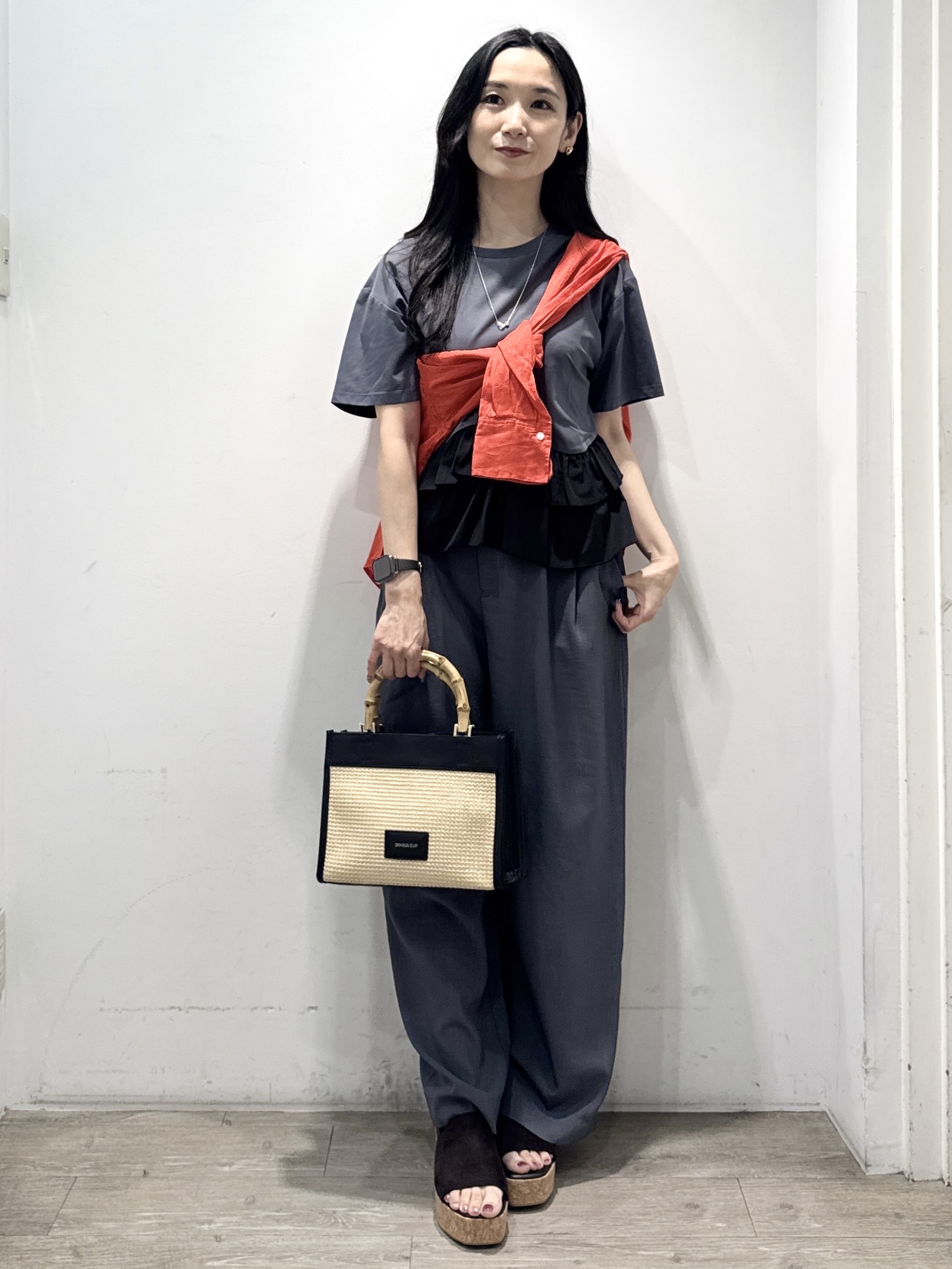 yuicciさんの「OPAQUE.CLIP｜裾フリルドッキングTシャツ【洗濯機OK】」を使ったコーディネート