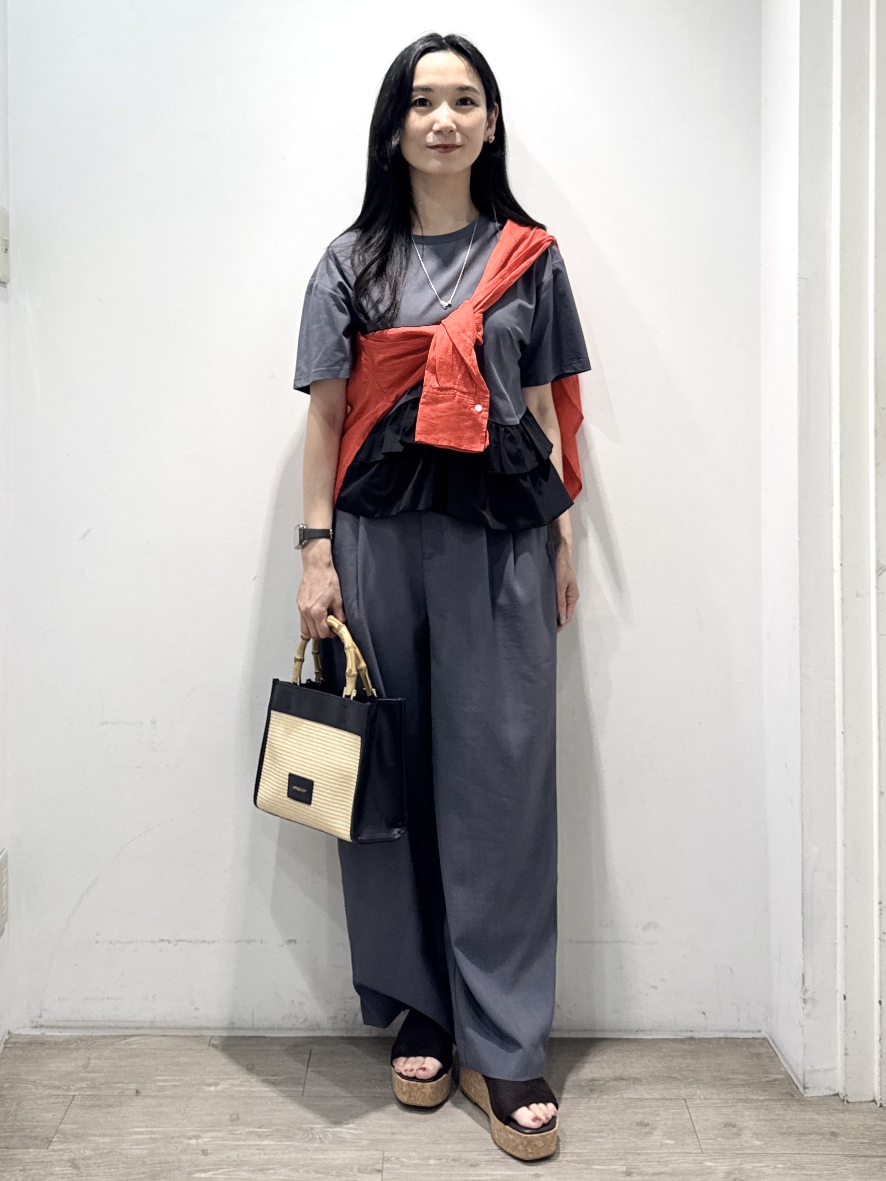 yuicciさんの「OPAQUE.CLIP｜裾フリルドッキングTシャツ【洗濯機OK】」を使ったコーディネート