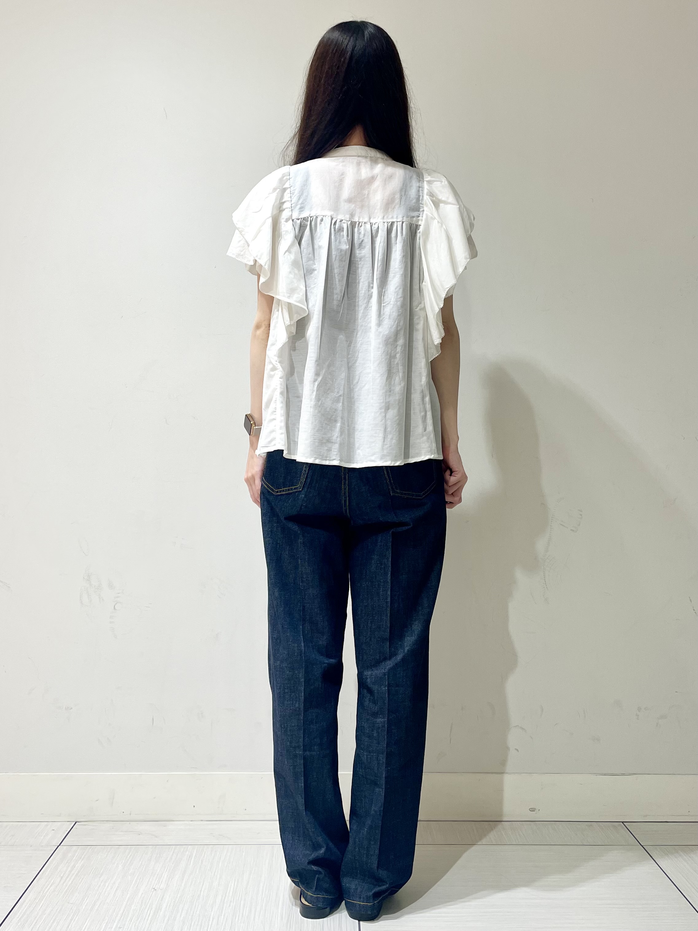 ことさんの「DRESSTERIOR｜コットンシルク ラッフルスリーブ ブラウス」を使ったコーディネート