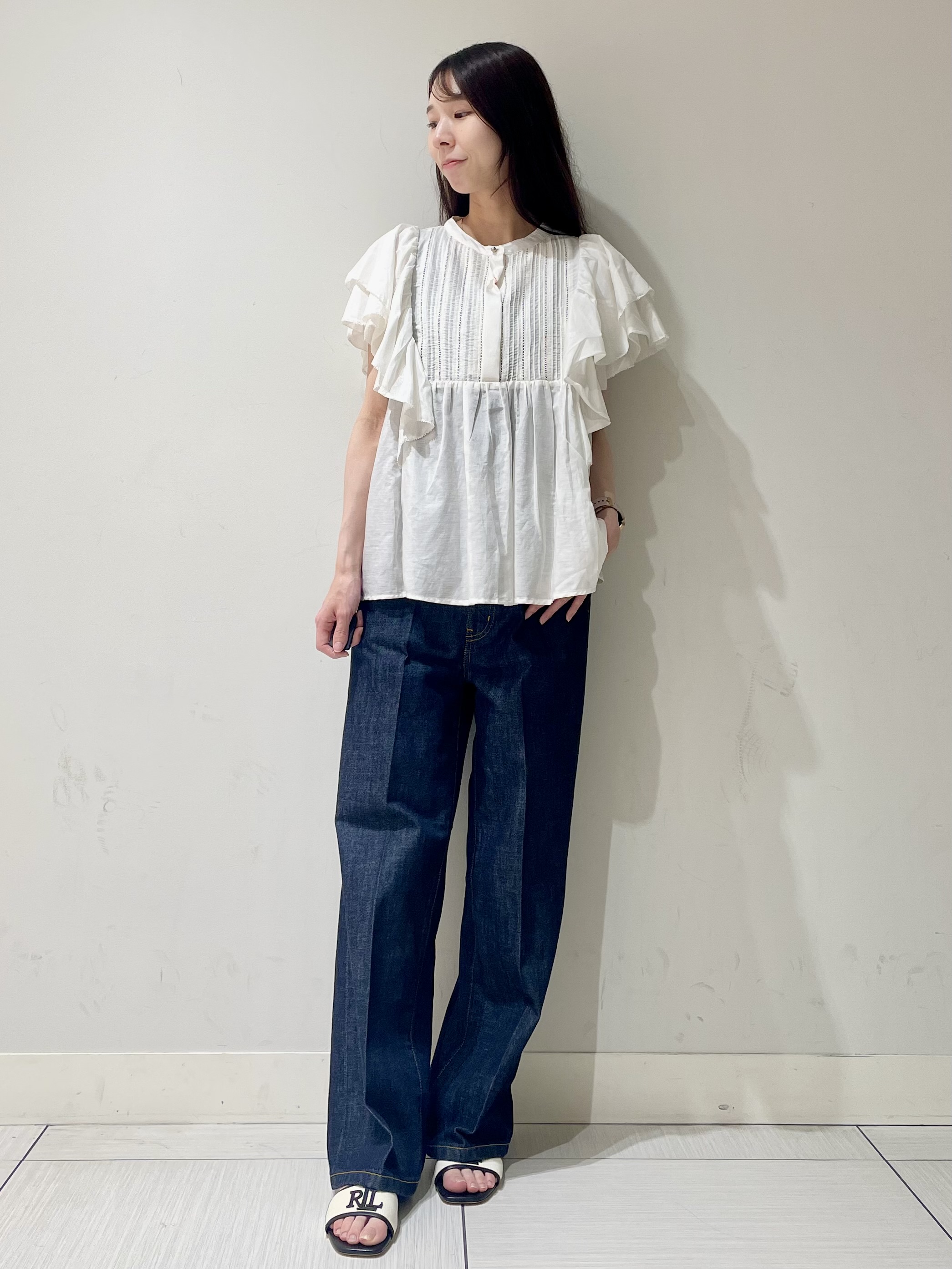 ことさんの「DRESSTERIOR｜コットンシルク ラッフルスリーブ ブラウス」を使ったコーディネート