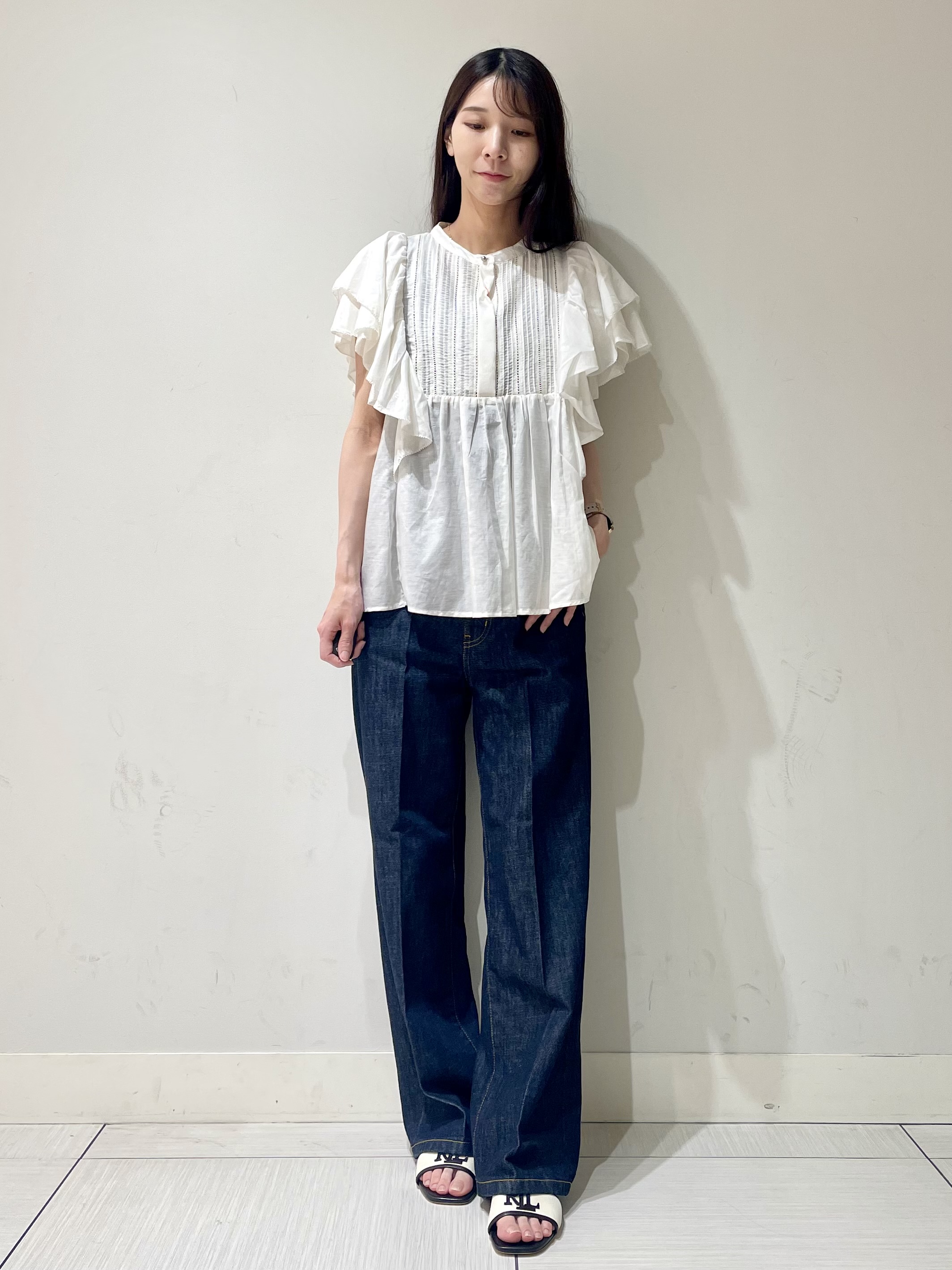 ことさんの「DRESSTERIOR｜コットンシルク ラッフルスリーブ ブラウス」を使ったコーディネート