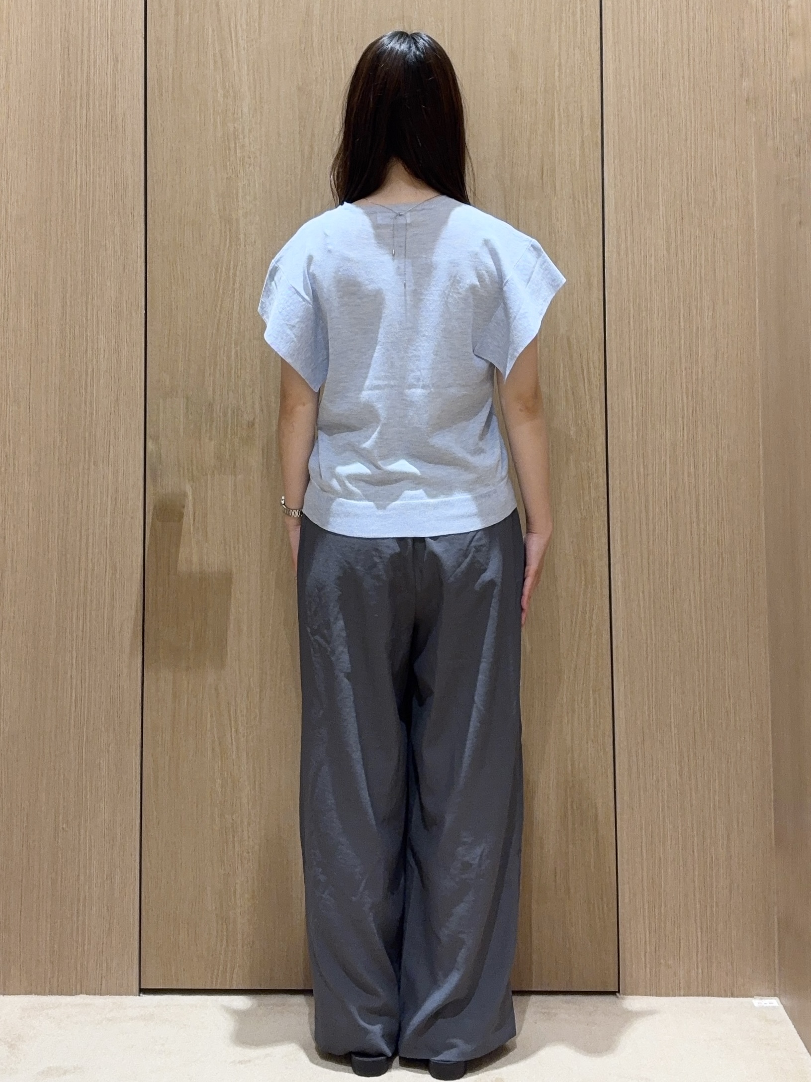 EMIRIさんの「OPAQUE.CLIP｜『STORY Web7月掲載』ドライタッチラメニット《UV／洗える／6col》」を使ったコーディネート