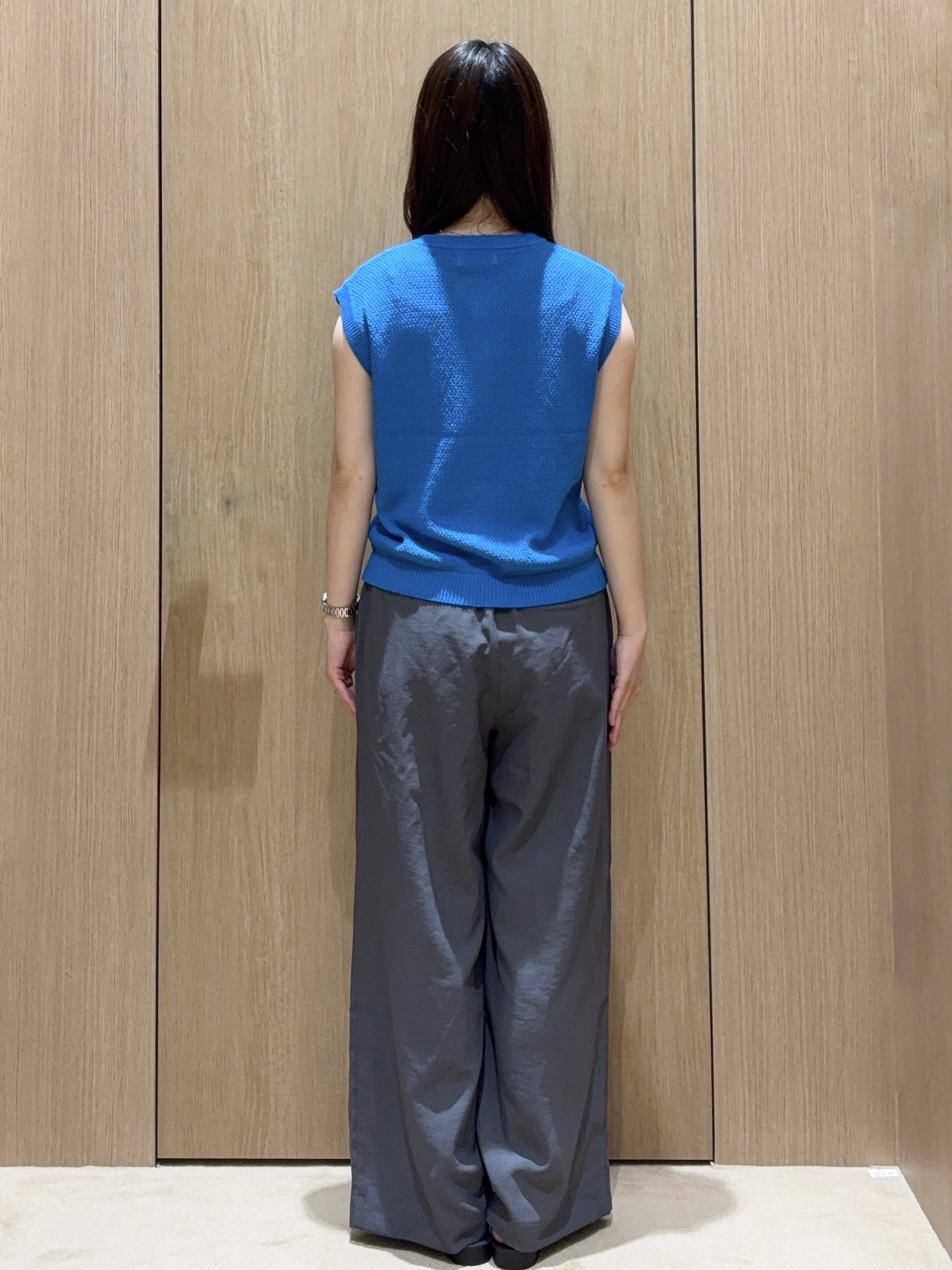 EMIRIさんの「OPAQUE.CLIP｜メッシュニットベスト【洗濯機OK】」を使ったコーディネート