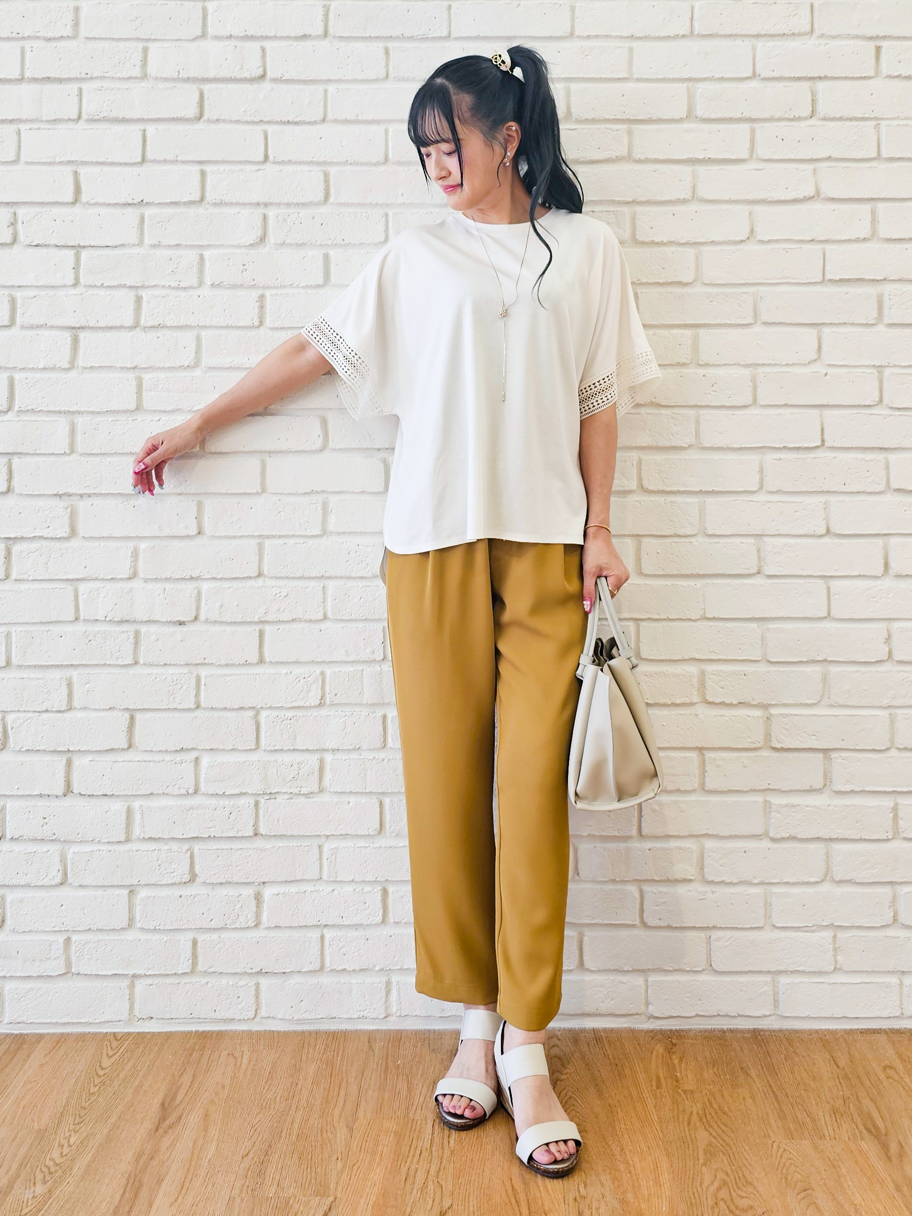 ゆゆさんの「SHOO･LA･RUE｜【ひんやり/UV】お袖レースが上品 ゆったりとろみトップス」を使ったコーディネート