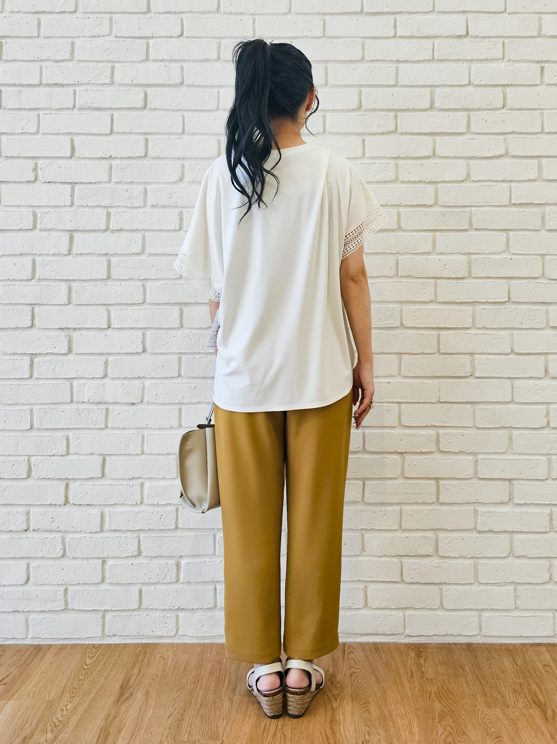 ゆゆさんの「SHOO･LA･RUE｜【ひんやり/UV】お袖レースが上品 ゆったりとろみトップス」を使ったコーディネート