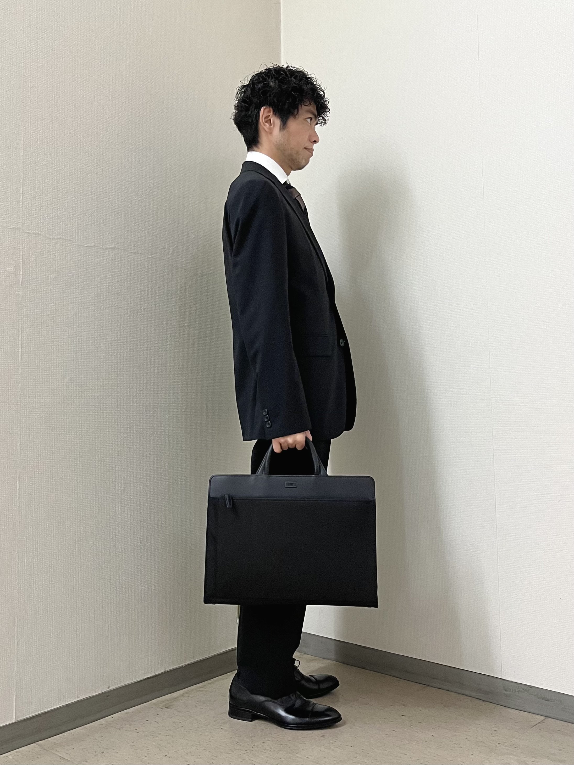 URAさんの「TAKEO KIKUCHI｜【Begin掲載】コーデュラ（R）夏素材ウールトロ　ストレッチスーツ」を使ったコーディネート
