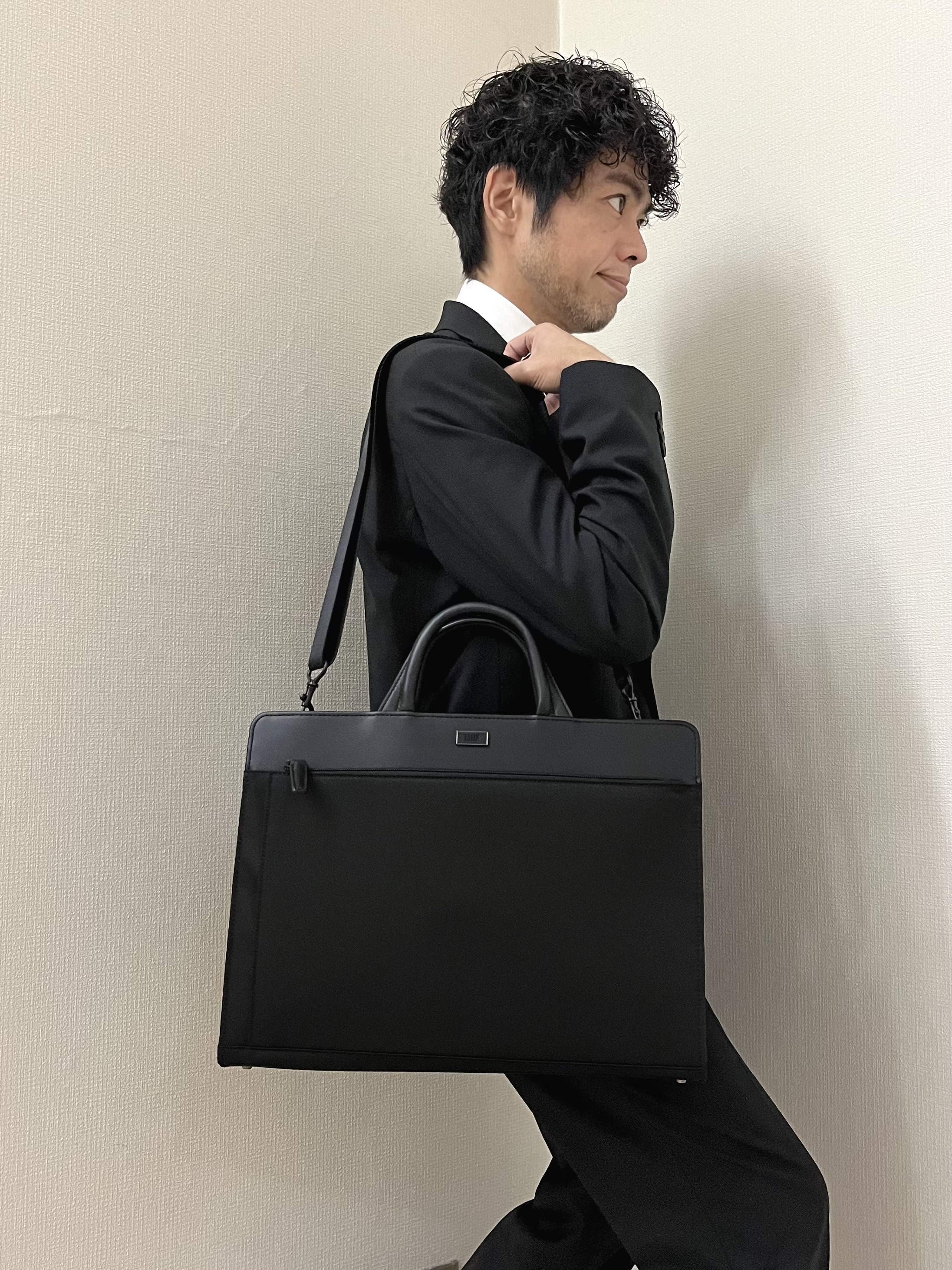 URAさんの「TAKEO KIKUCHI｜【Begin掲載】コーデュラ（R）夏素材ウールトロ　ストレッチスーツ」を使ったコーディネート