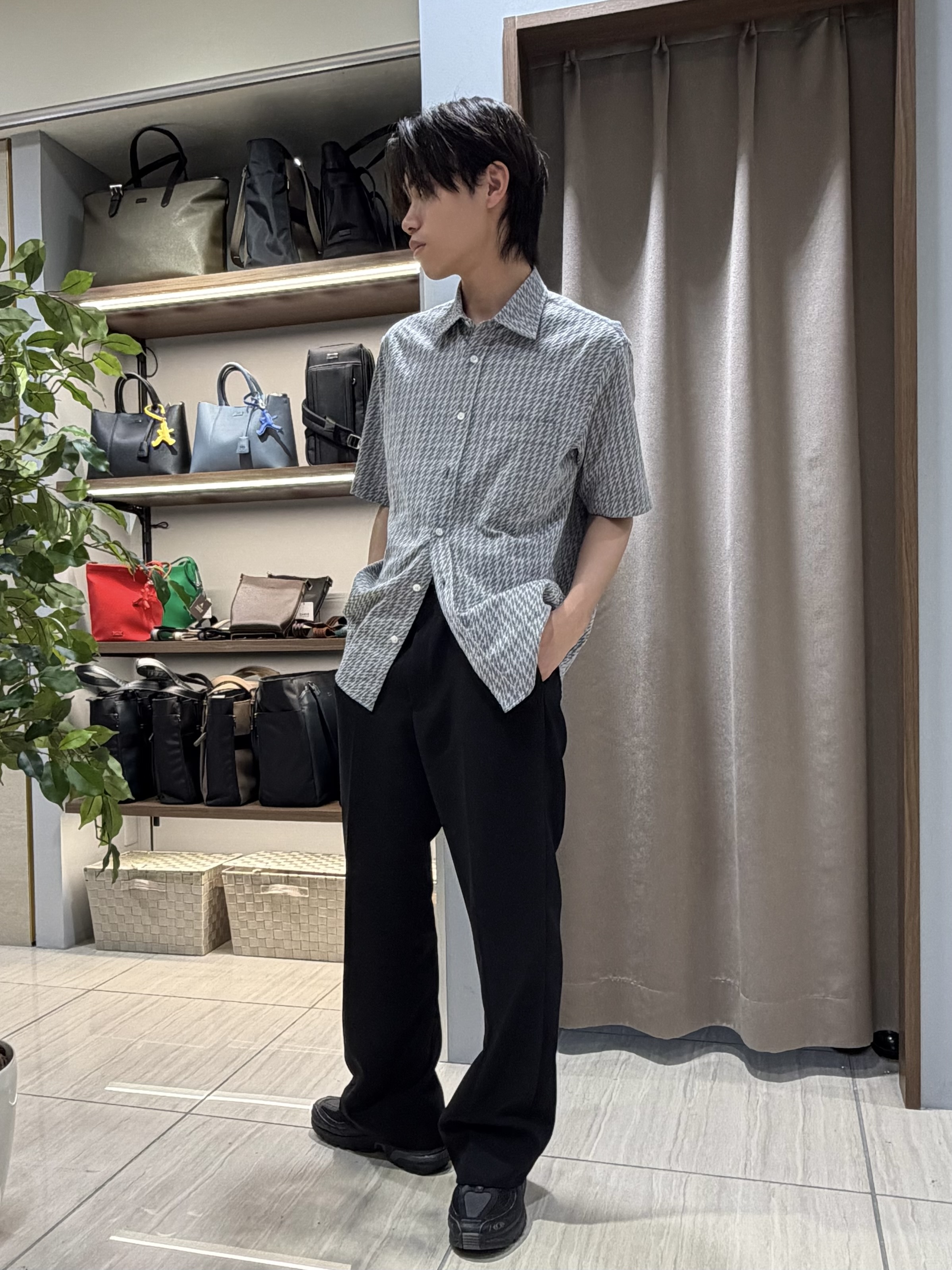 hiroさんの「TAKEO KIKUCHI｜播州織り 千鳥 半袖シャツ」を使ったコーディネート