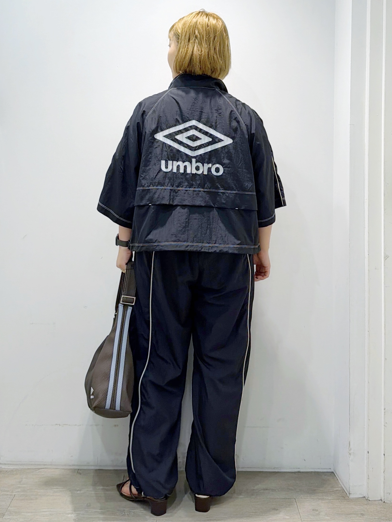 sumicaさんの「OPAQUE.CLIP｜ロゴプリント刺繍アソートTシャツ【洗濯機OK】」を使ったコーディネート