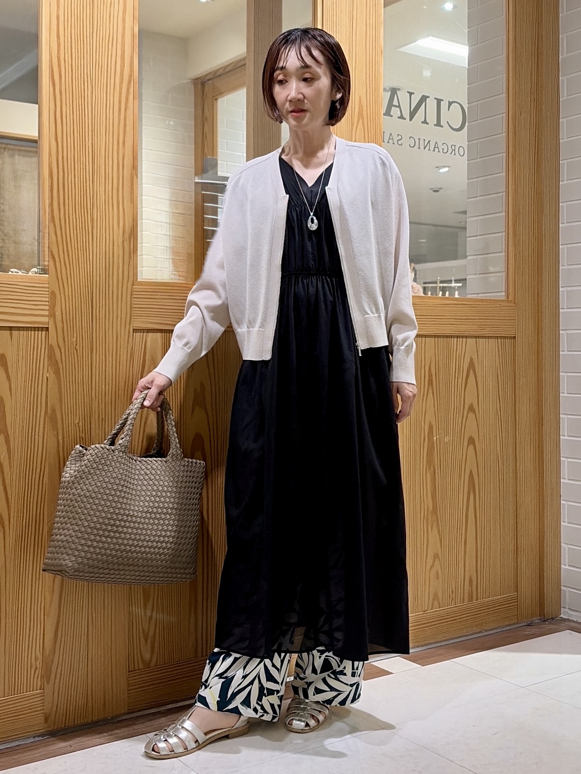 ゆうさんの「UNTITLED｜【アンサンブル可/日除け・冷房対策】シアーレーヨンZIPカーディガン」を使ったコーディネート
