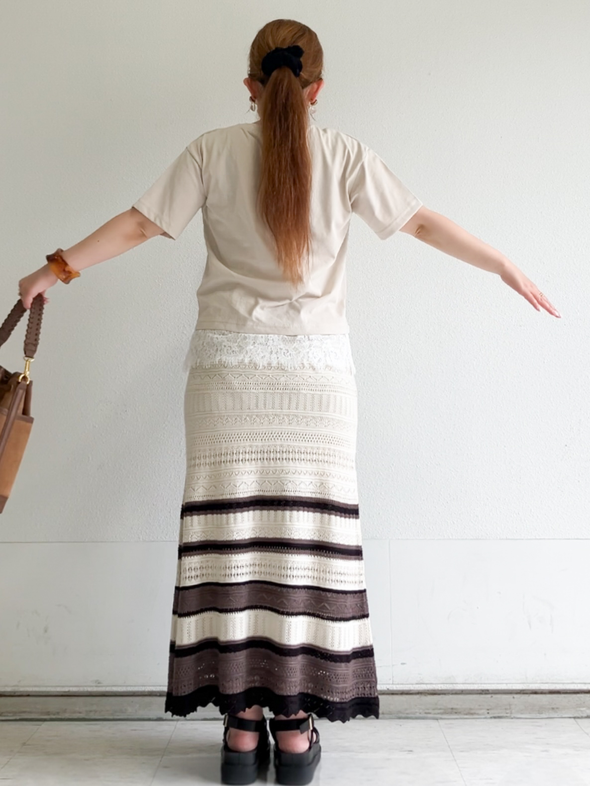 MIPPOさんの「index｜【接触冷感／UV】刺繍ロゴ裾レースTシャツ《洗濯機OK》」を使ったコーディネート