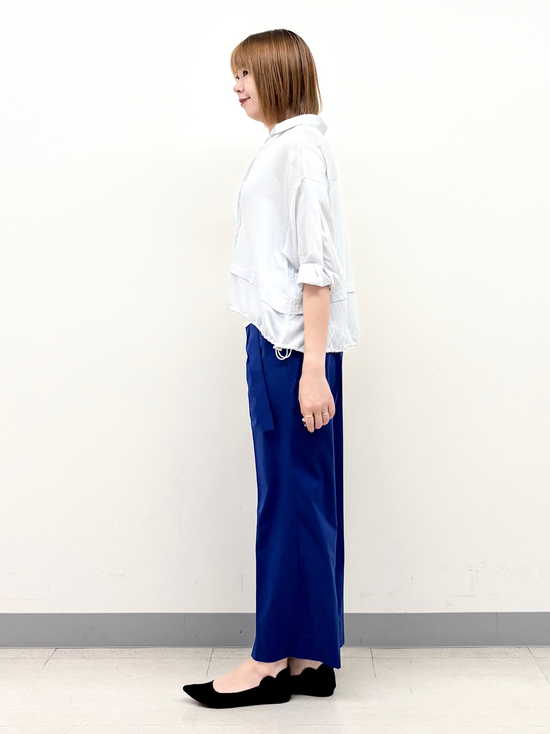 まいこさんの「INDIVI｜【接触冷感／洗える／2WAY】ドロスト付 シアーシャンブレーシャツ」を使ったコーディネート
