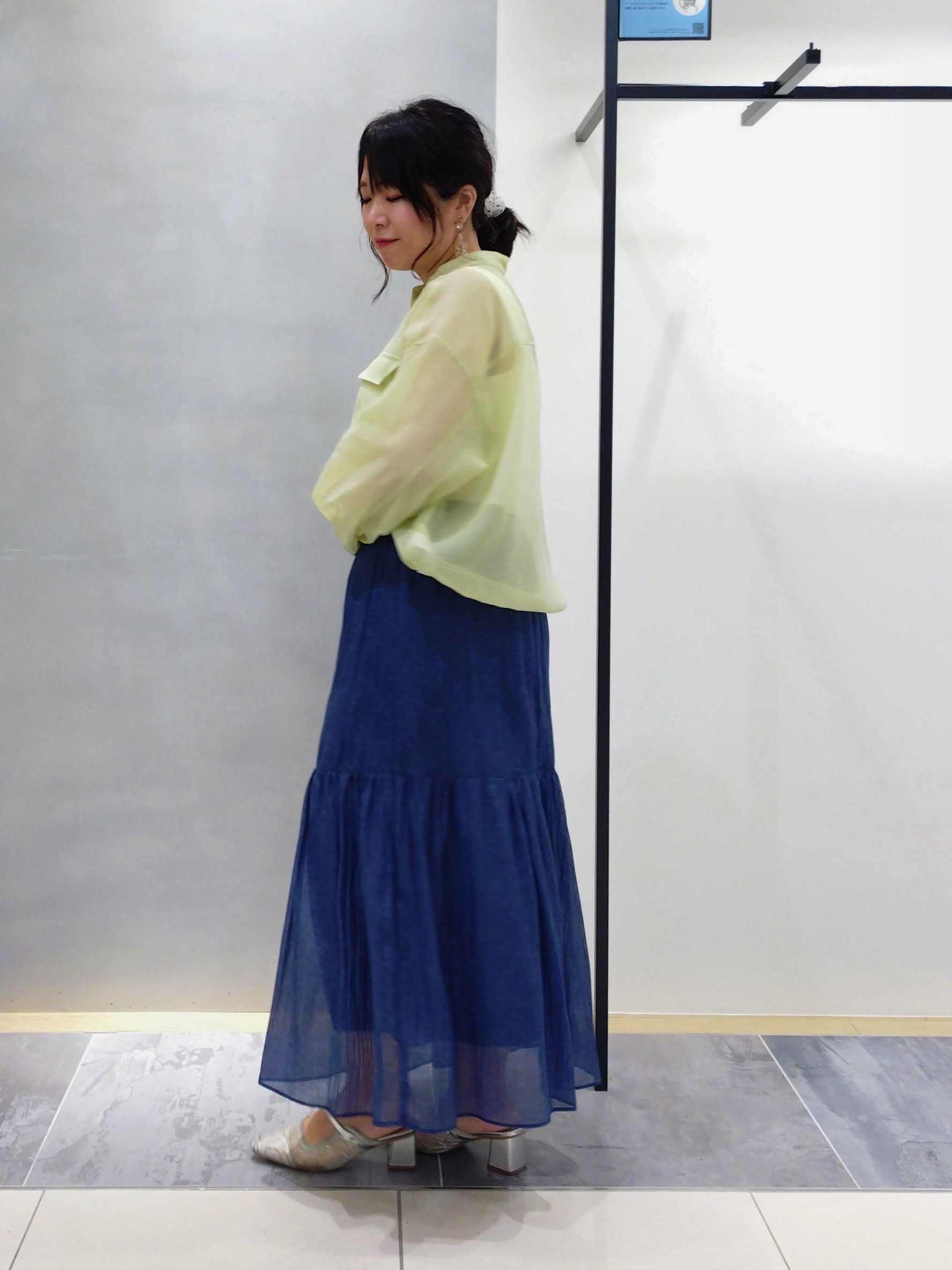 TOMOMIさんの「INDIVI｜【トレンド／2WAY】裾ドロスト付きシアーブラウスブルゾン」を使ったコーディネート
