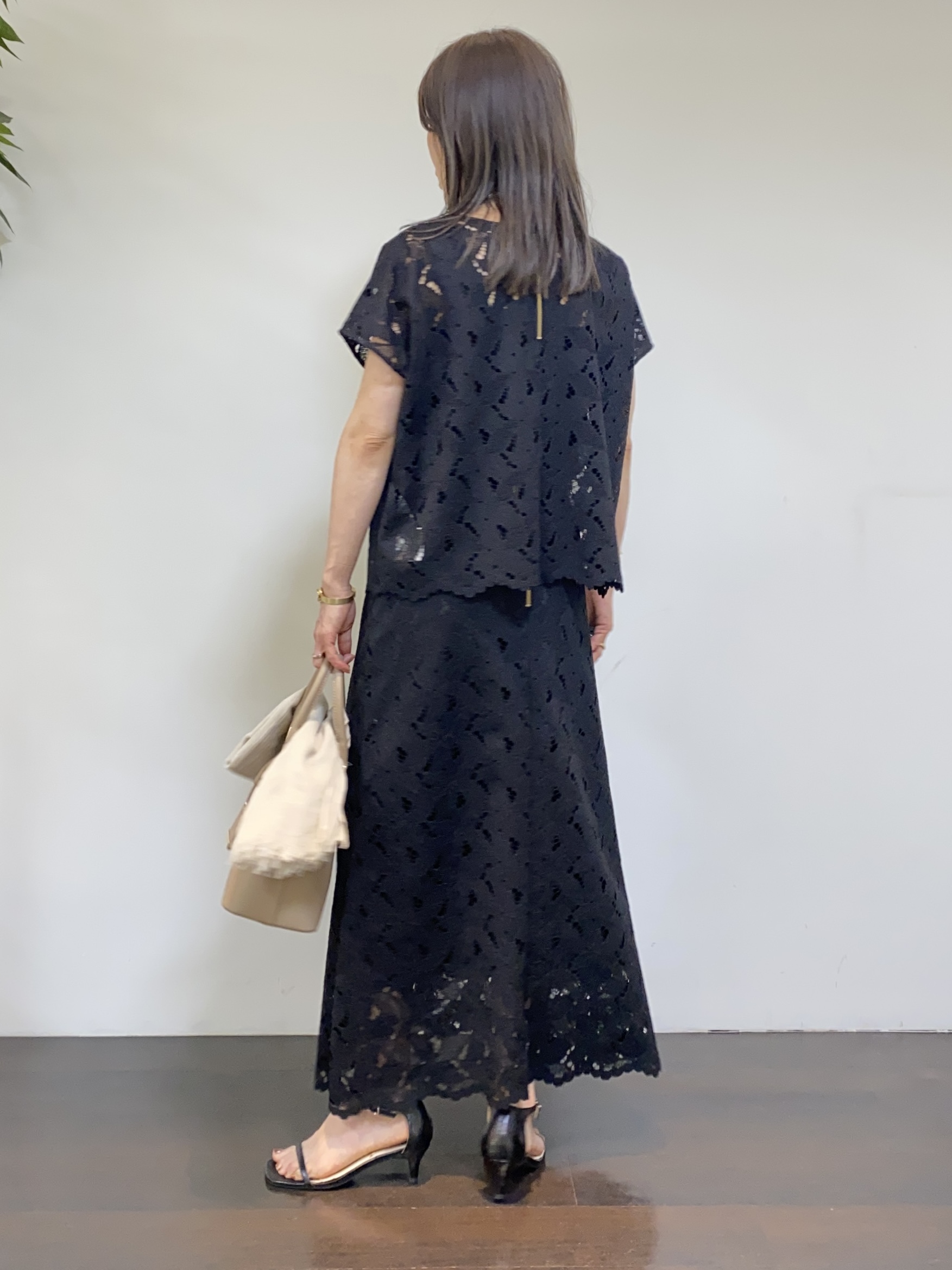 tomoさんの「UNTITLED｜【セットアップ可能】リーフレースブラウス」を使ったコーディネート