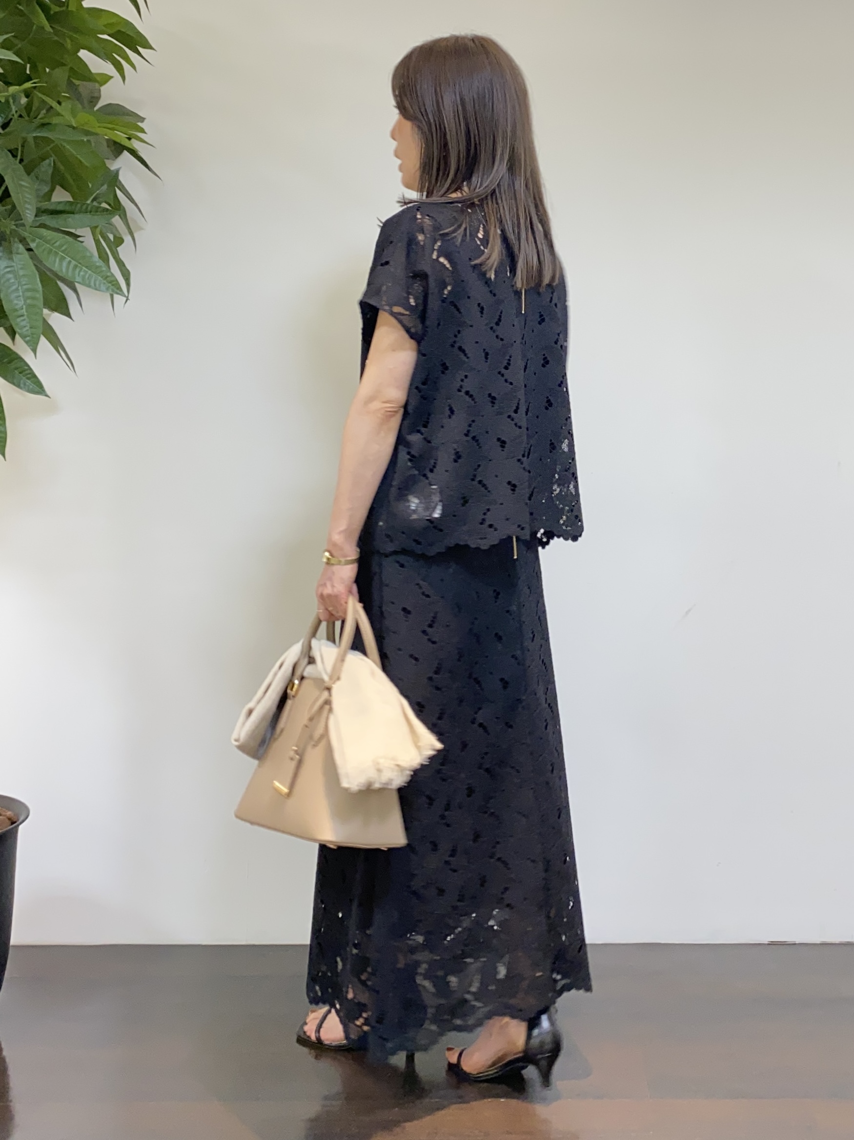 tomoさんの「UNTITLED｜【セットアップ可能】リーフレースブラウス」を使ったコーディネート
