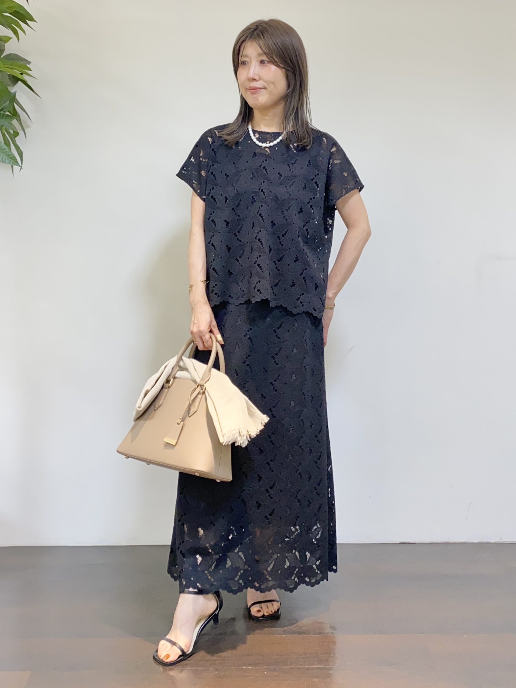 tomoさんの「UNTITLED｜【セットアップ可能】リーフレースブラウス」を使ったコーディネート