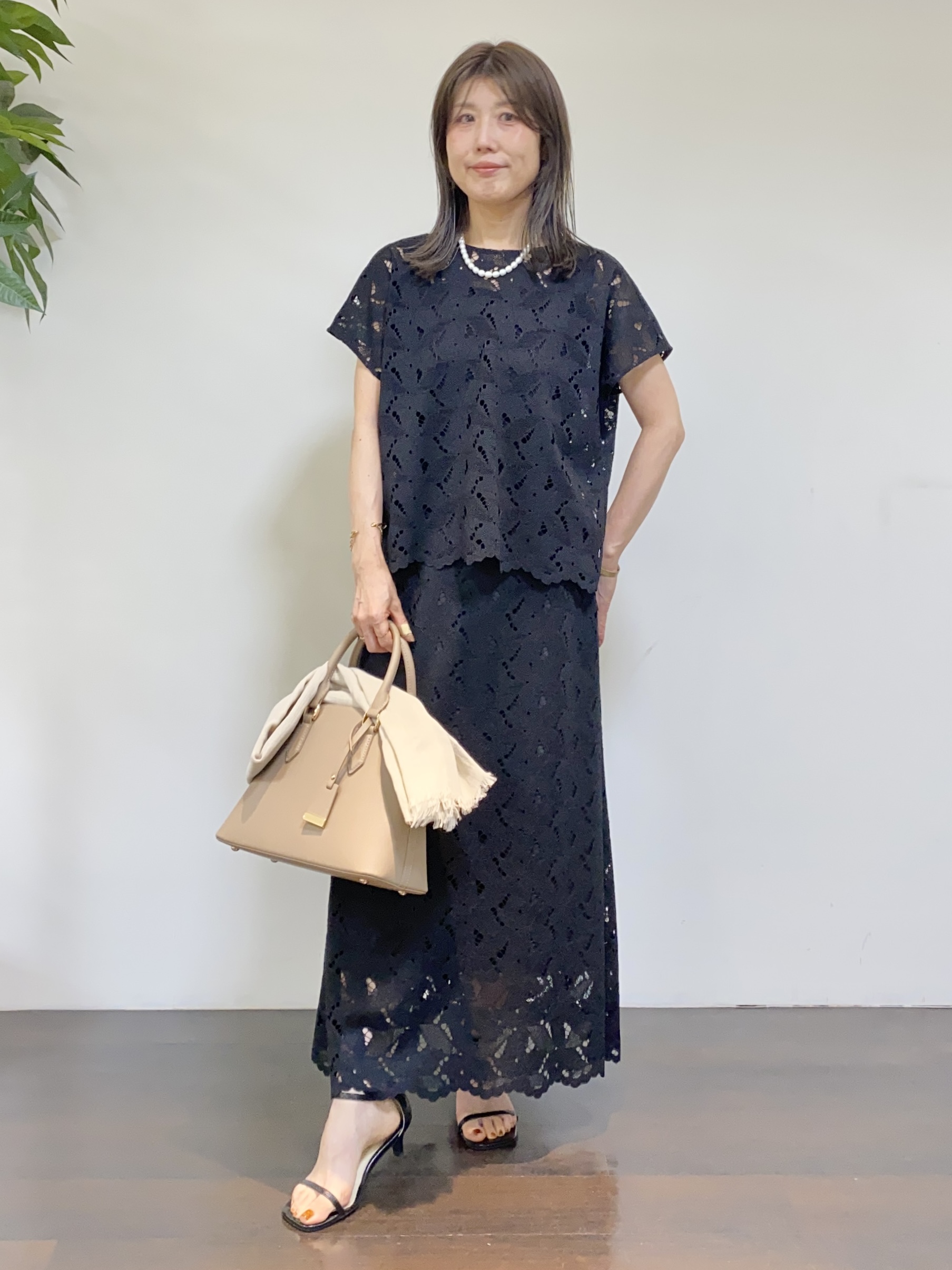 tomoさんの「UNTITLED｜【セットアップ可能】リーフレースブラウス」を使ったコーディネート