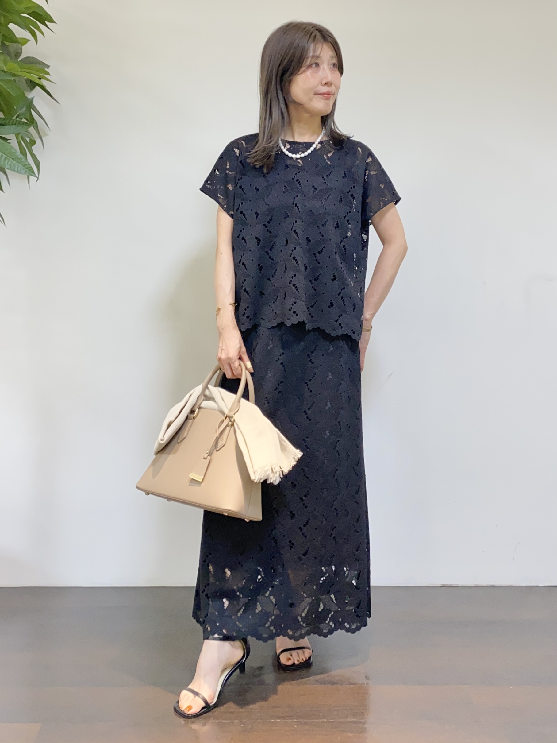 tomoさんの「UNTITLED｜【セットアップ可能】リーフレースブラウス」を使ったコーディネート