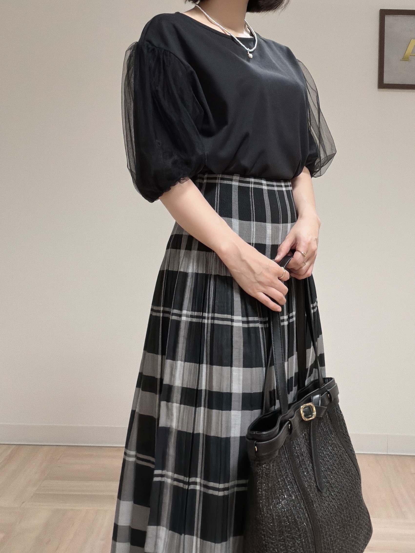 アースさんの「Reflect｜シルバービーズショートネックレス」を使ったコーディネート