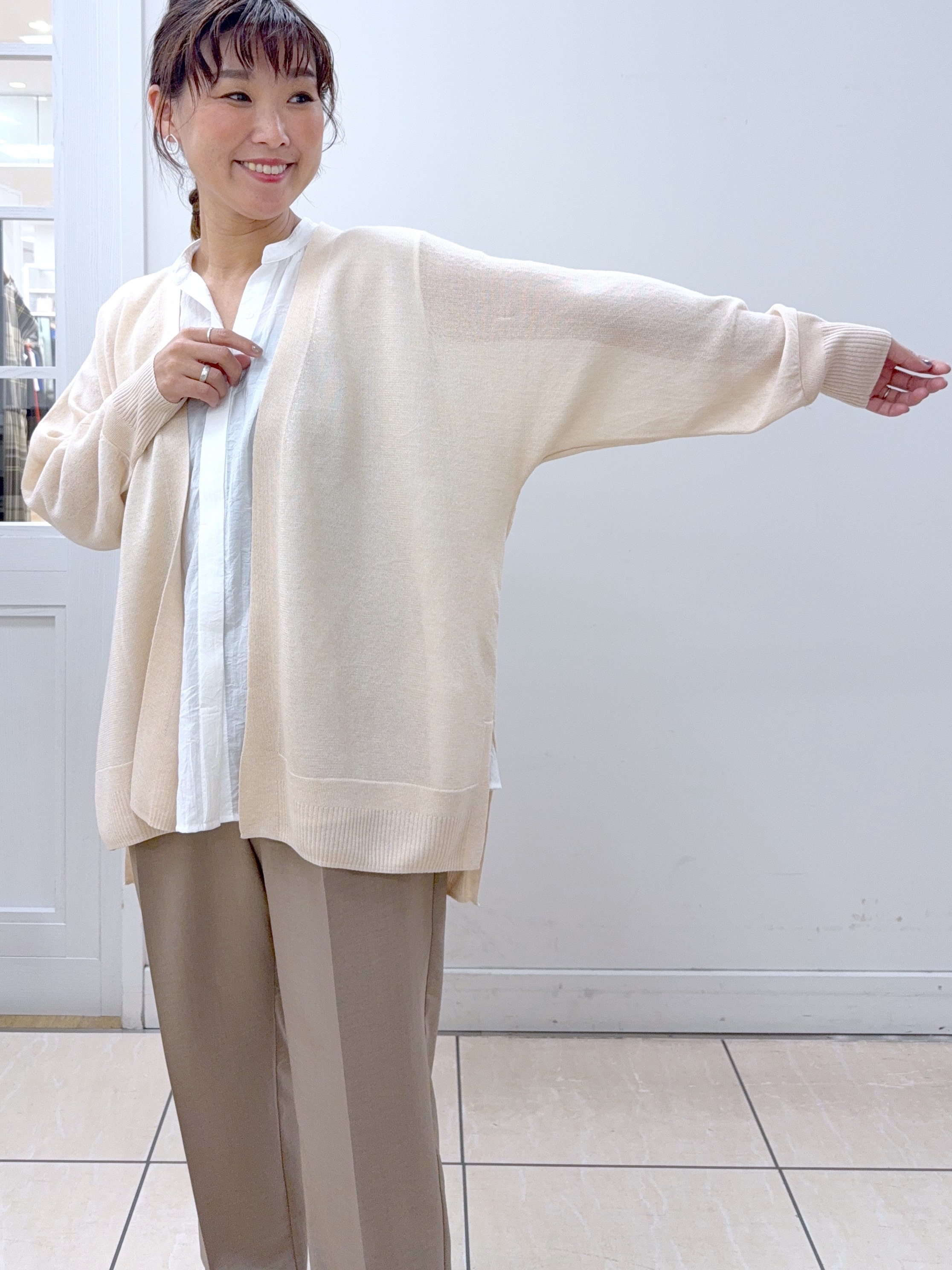 Osawaさんの「Dessin｜【洗える】ミドル丈シアーカーディガン」を使ったコーディネート