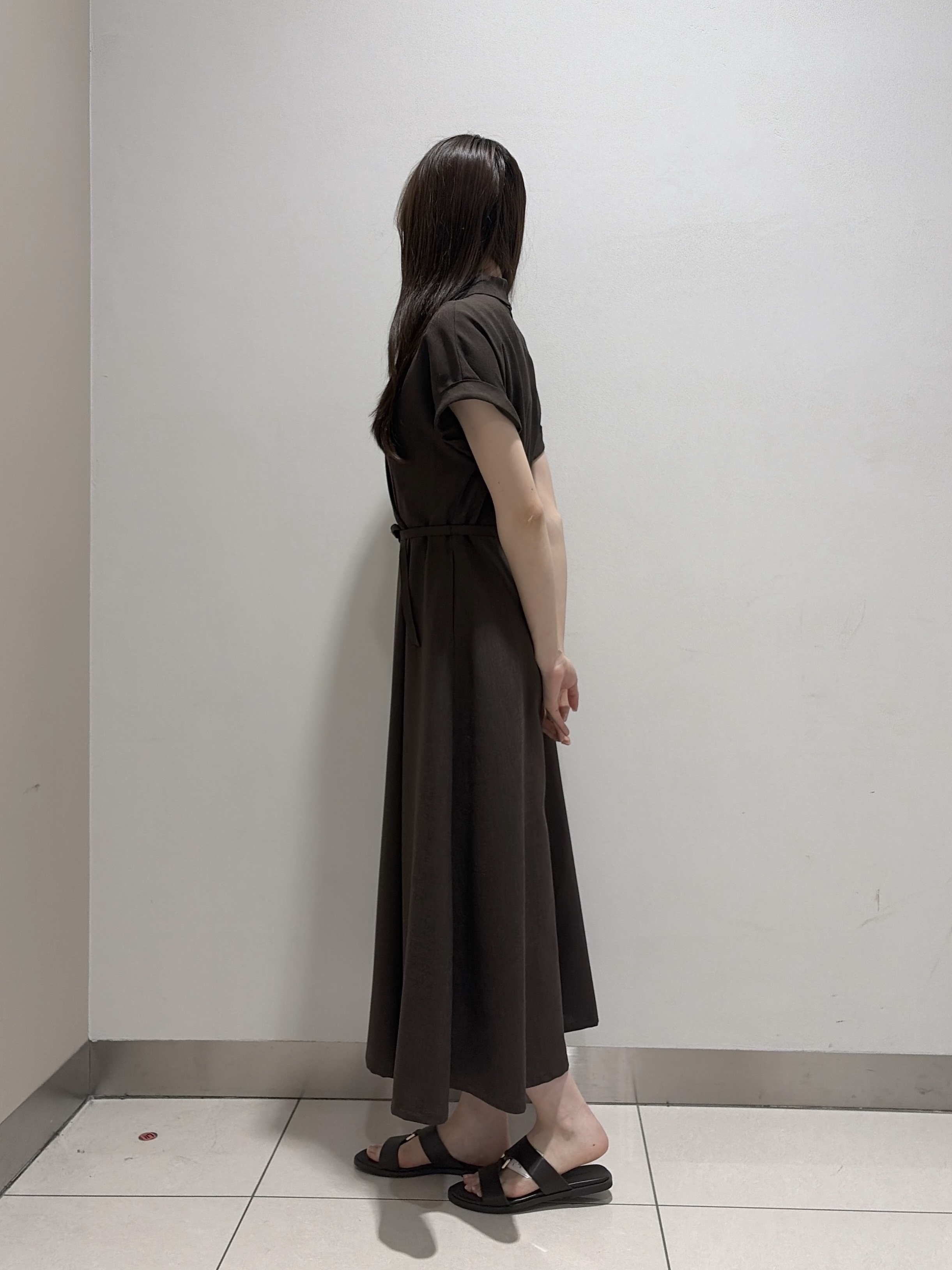 岡田美詩さんの「UNTITLED｜【接触冷感/UVカット/イージーケア】テーラードカラーワンピース」を使ったコーディネート