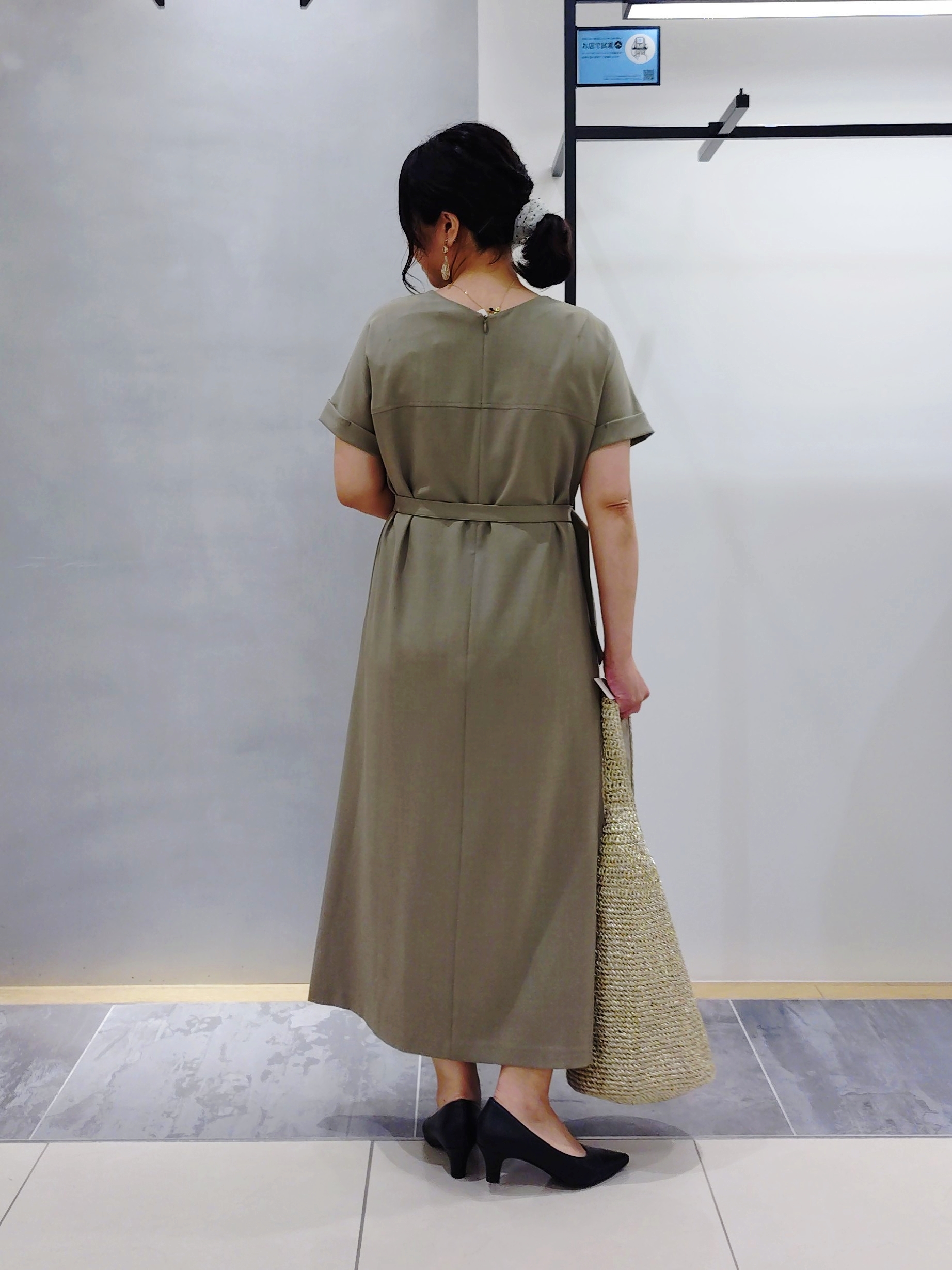 TOMOMIさんの「INDIVI｜【大人カジュアル】メタリックかぎ編みボトルバッグ」を使ったコーディネート