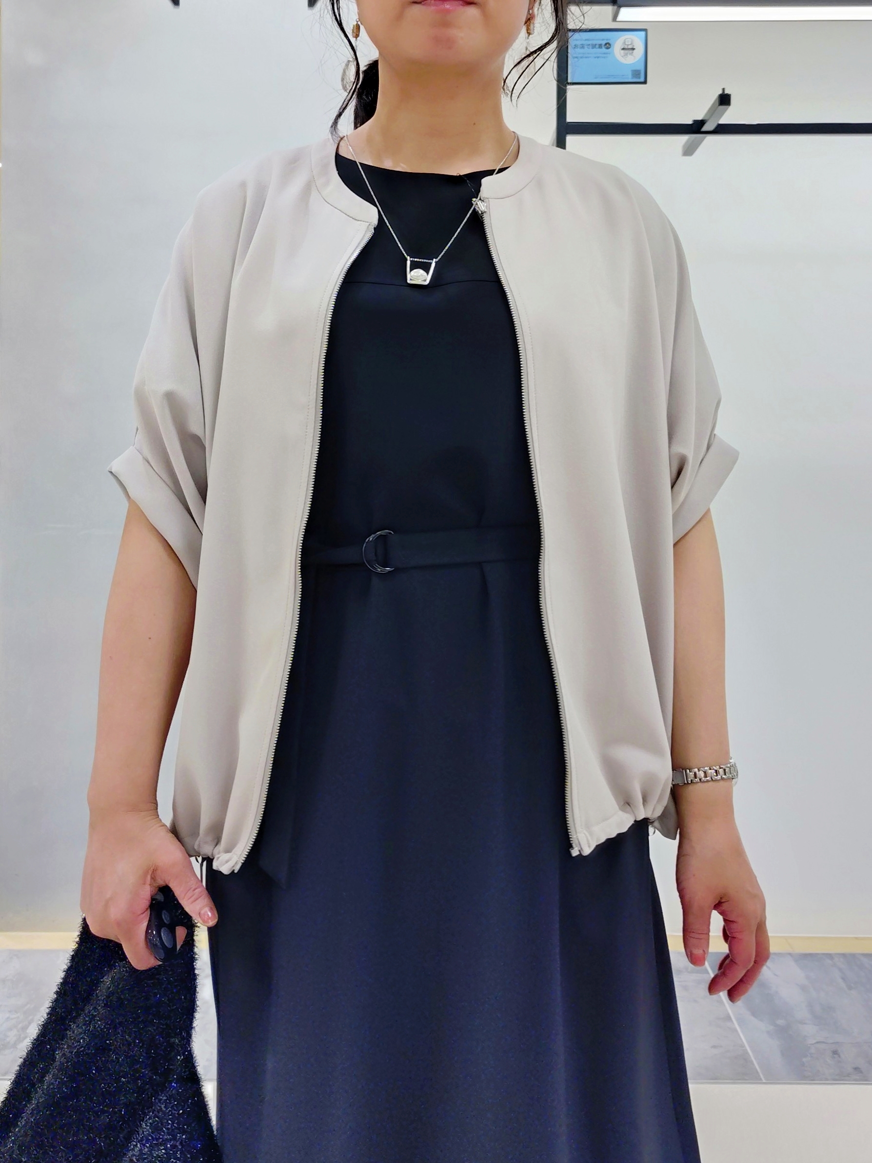 TOMOMIさんの「INDIVI｜【華奢見え】ベルト付きナローワンピース」を使ったコーディネート