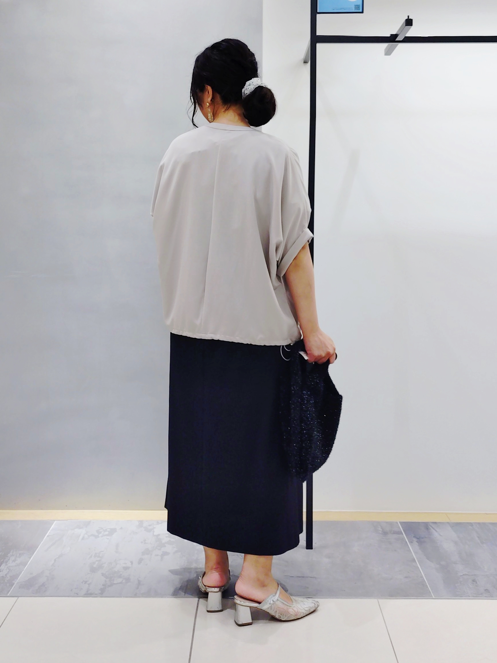 TOMOMIさんの「INDIVI｜【華奢見え】ベルト付きナローワンピース」を使ったコーディネート