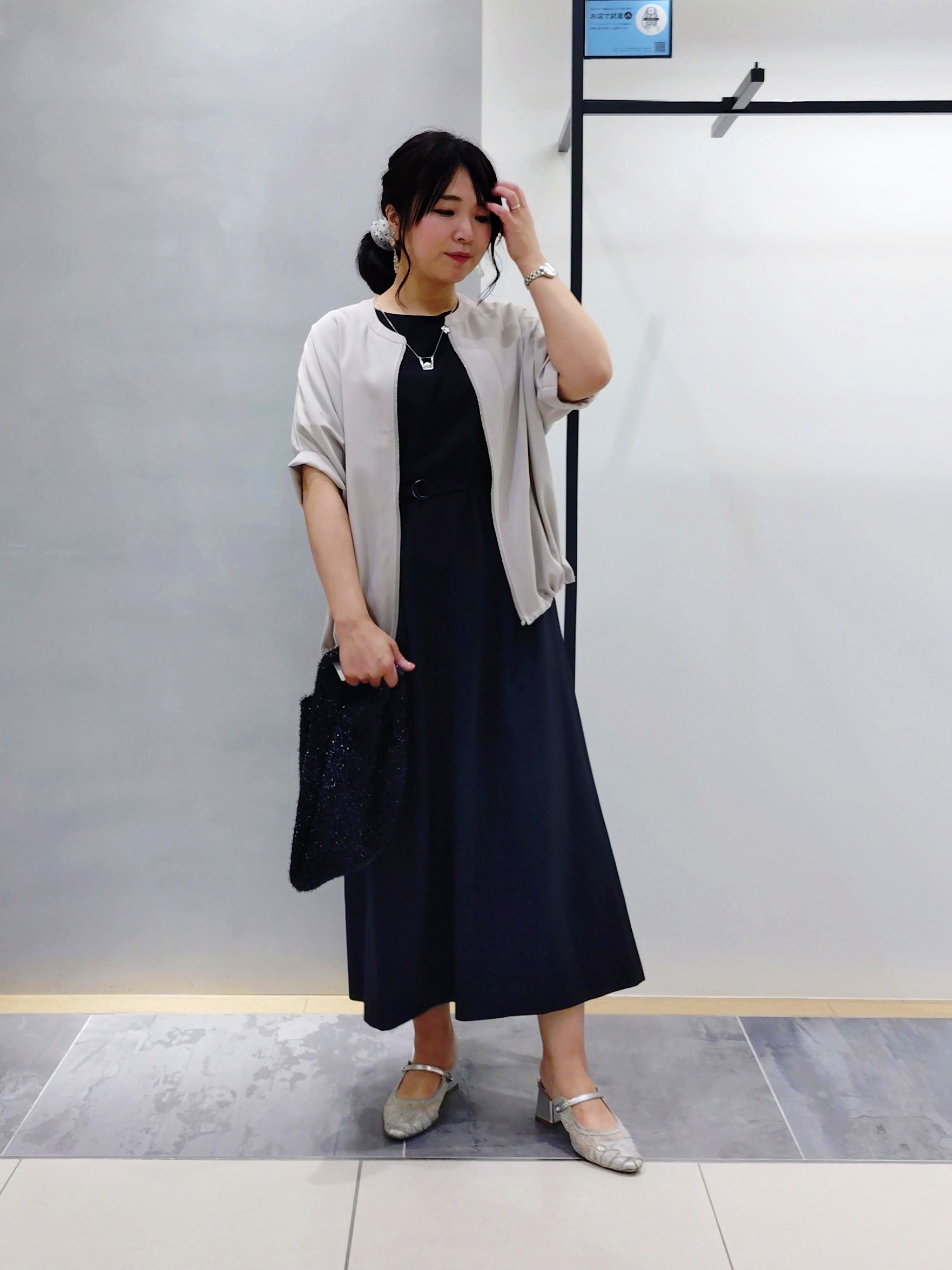 TOMOMIさんの「INDIVI｜【華奢見え】ベルト付きナローワンピース」を使ったコーディネート