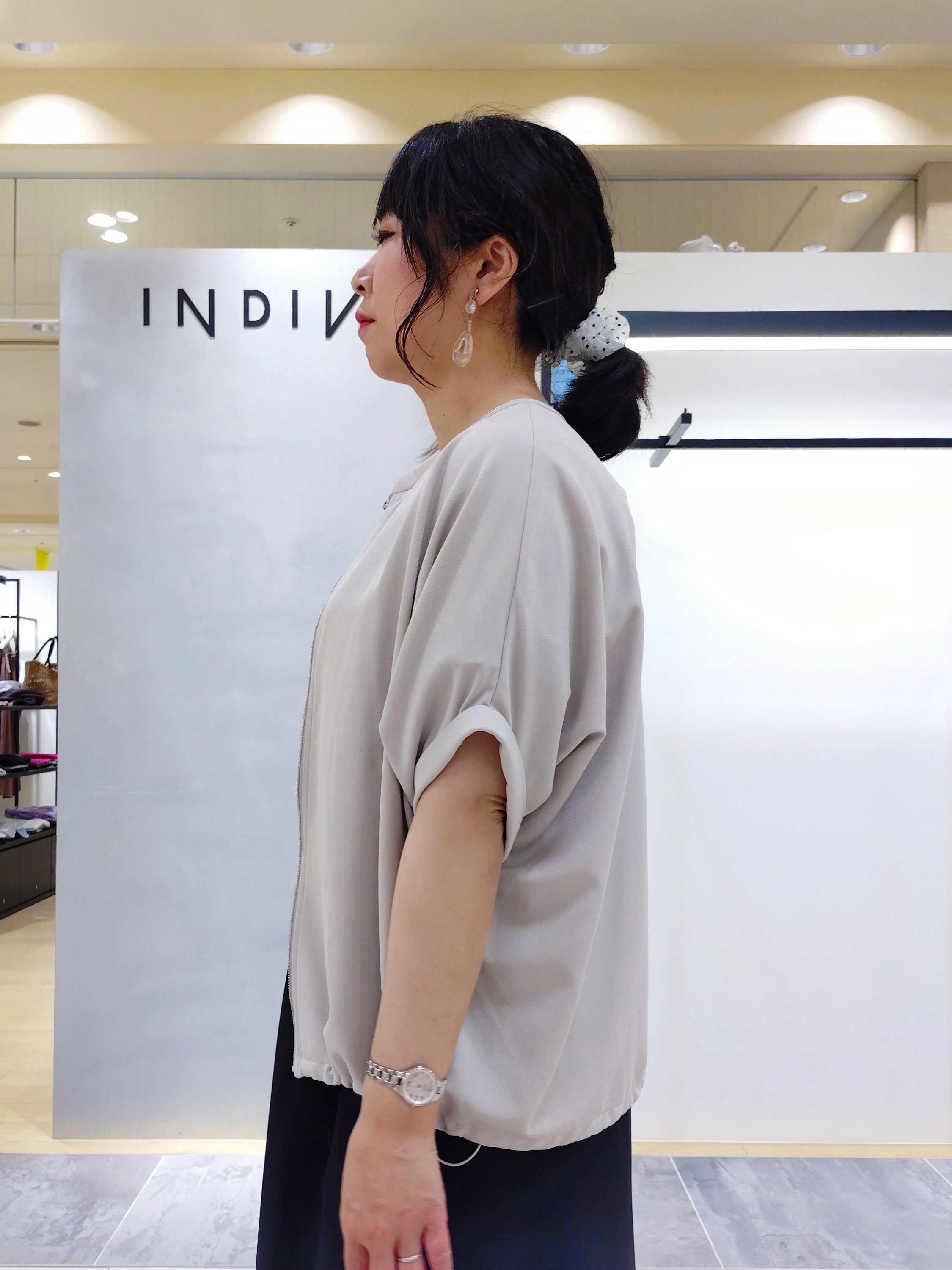 TOMOMIさんの「INDIVI｜【華奢見え】ベルト付きナローワンピース」を使ったコーディネート
