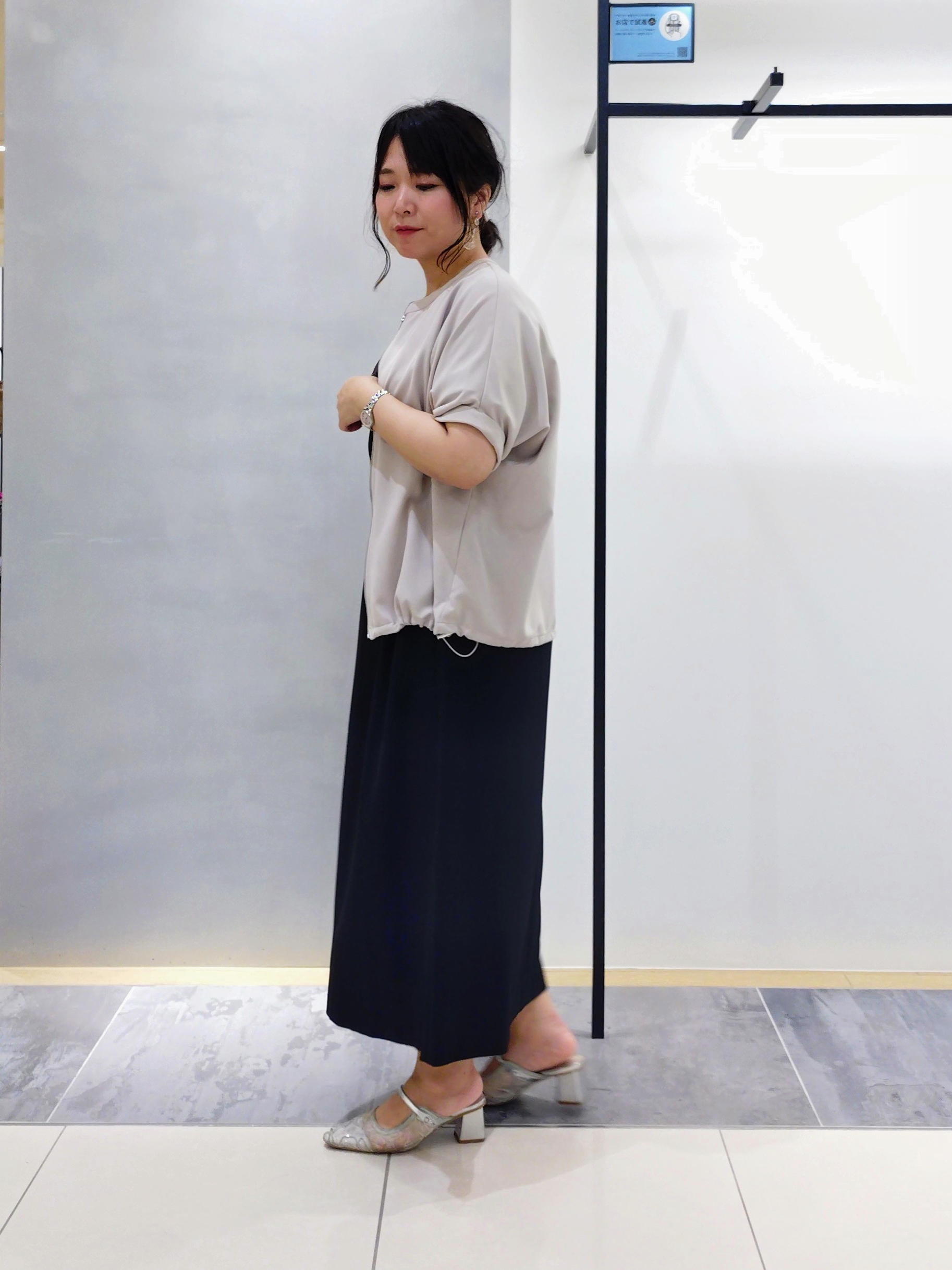 TOMOMIさんの「INDIVI｜【華奢見え】ベルト付きナローワンピース」を使ったコーディネート