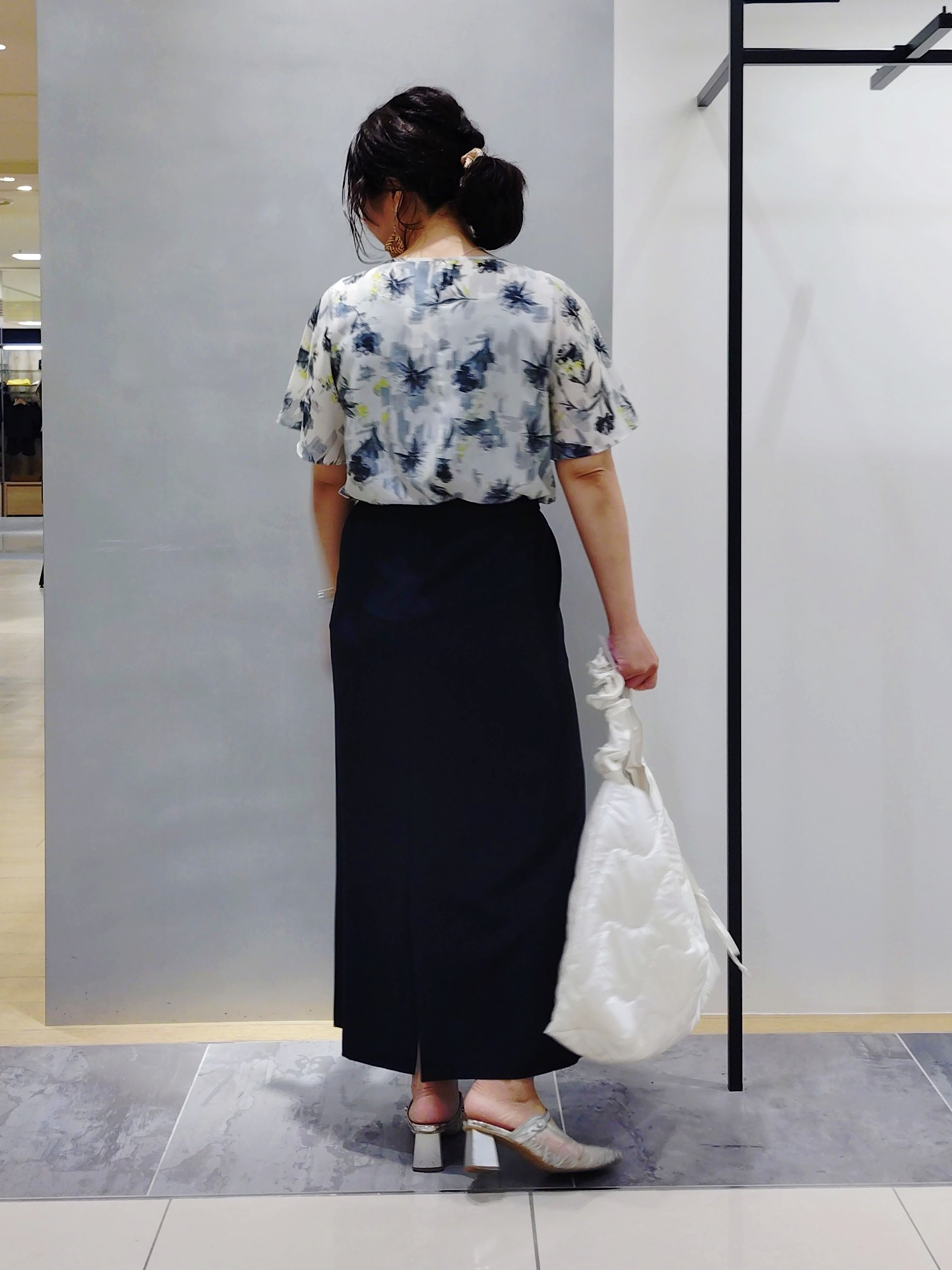 TOMOMIさんの「INDIVI｜【新色登場！超軽量】2WAYドロストショルダーバッグ」を使ったコーディネート
