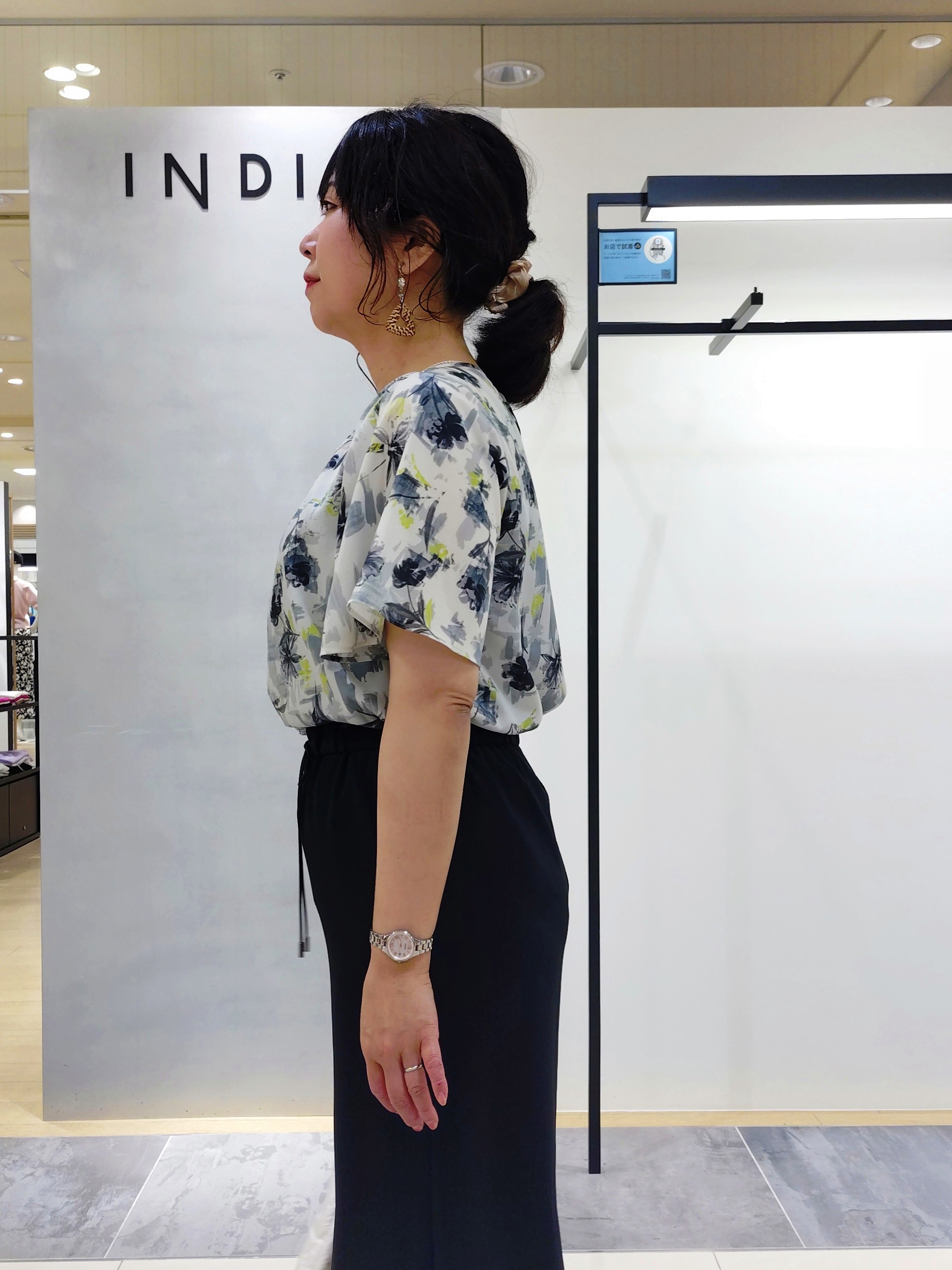 TOMOMIさんの「INDIVI｜【新色登場！超軽量】2WAYドロストショルダーバッグ」を使ったコーディネート