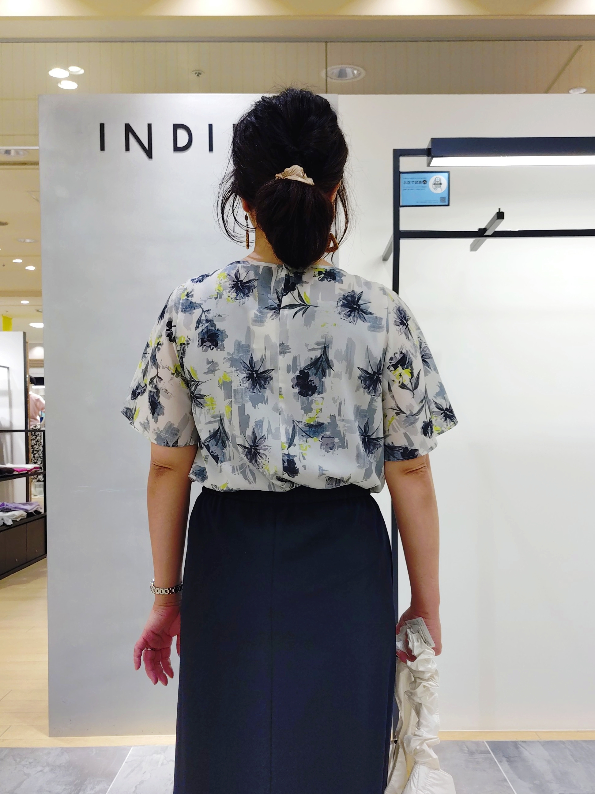 TOMOMIさんの「INDIVI｜【新色登場！超軽量】2WAYドロストショルダーバッグ」を使ったコーディネート