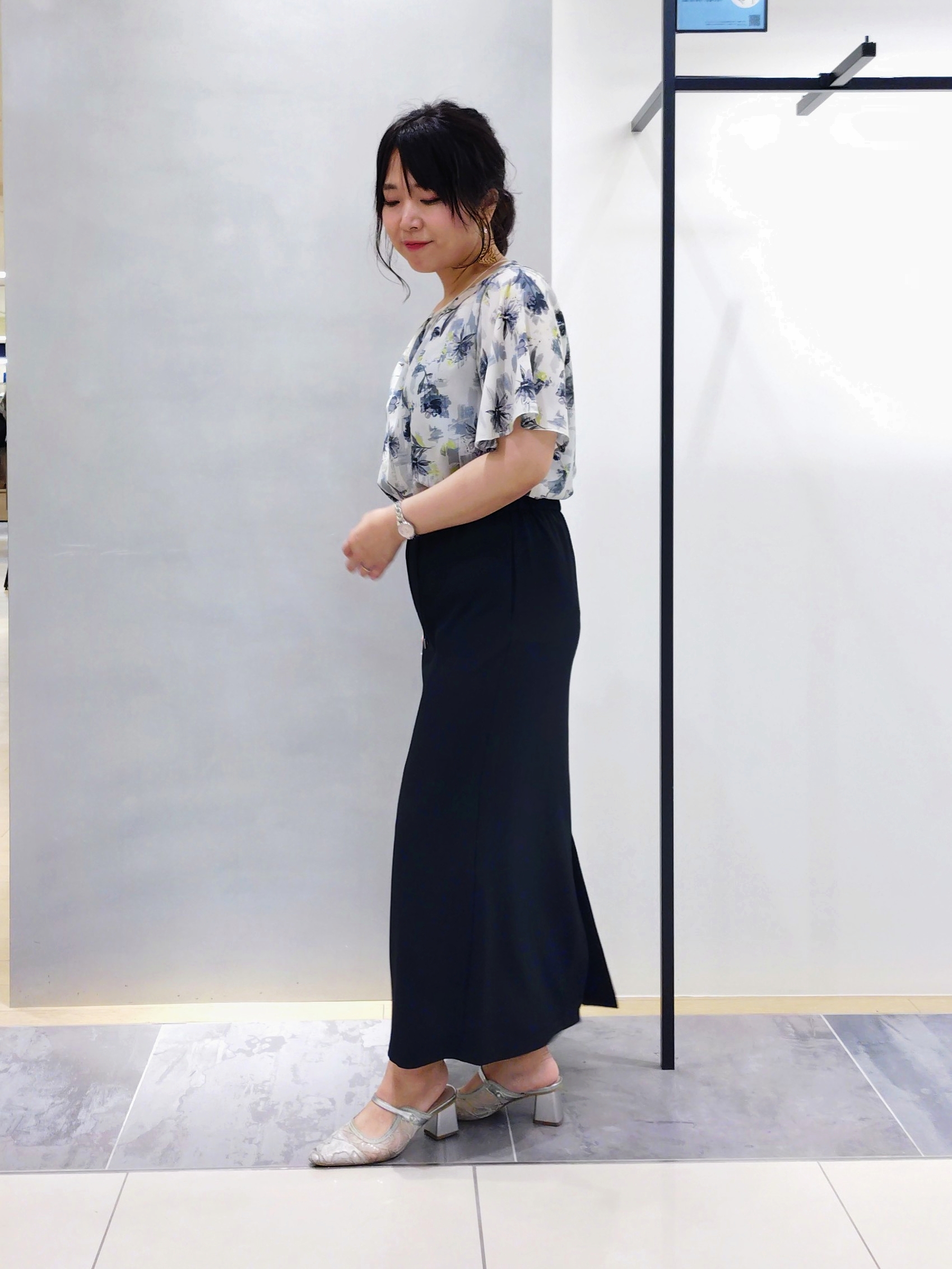 TOMOMIさんの「INDIVI｜【新色登場！超軽量】2WAYドロストショルダーバッグ」を使ったコーディネート