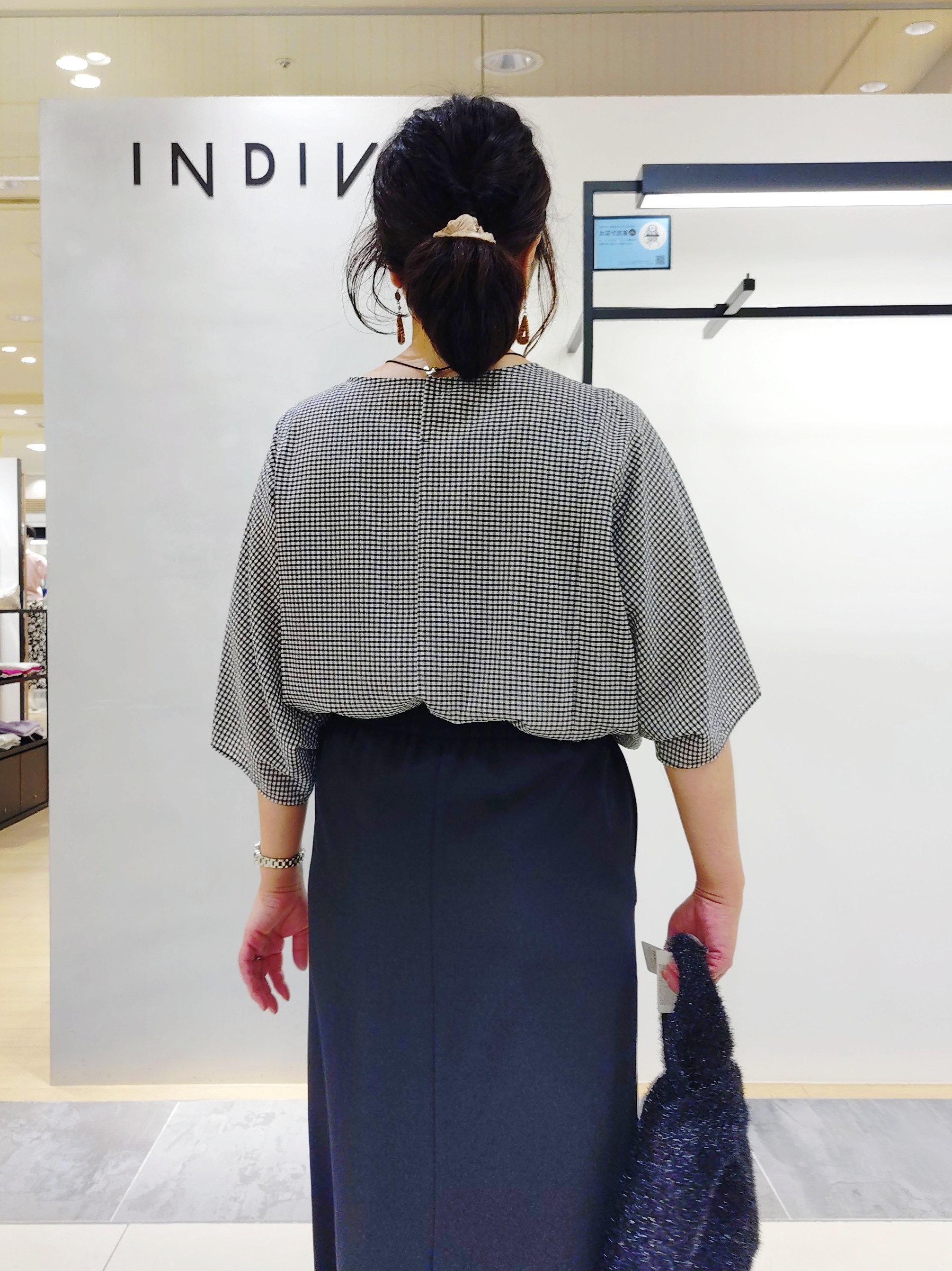 TOMOMIさんの「INDIVI｜【体型カバー】サッカーチェックドルマントップス」を使ったコーディネート