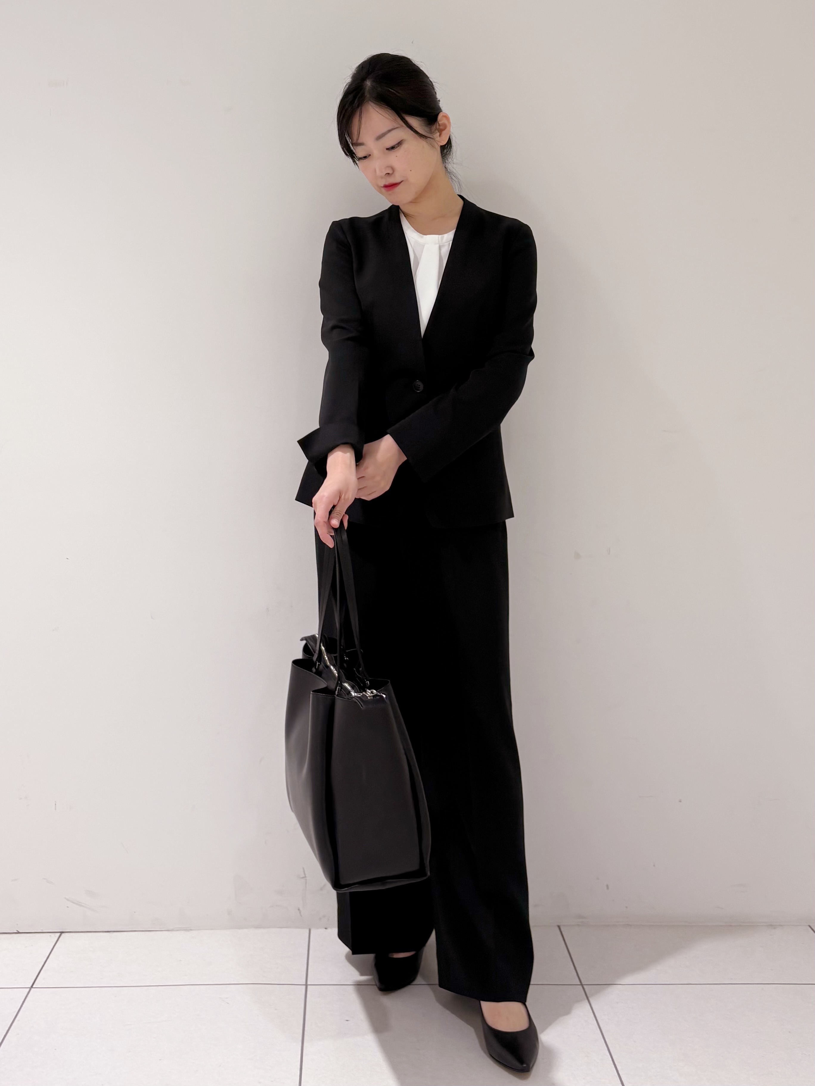 momokoさんの「INDIVI｜【定番スーツ／UVケア／洗える】ウール調ノーカラージャケット」を使ったコーディネート