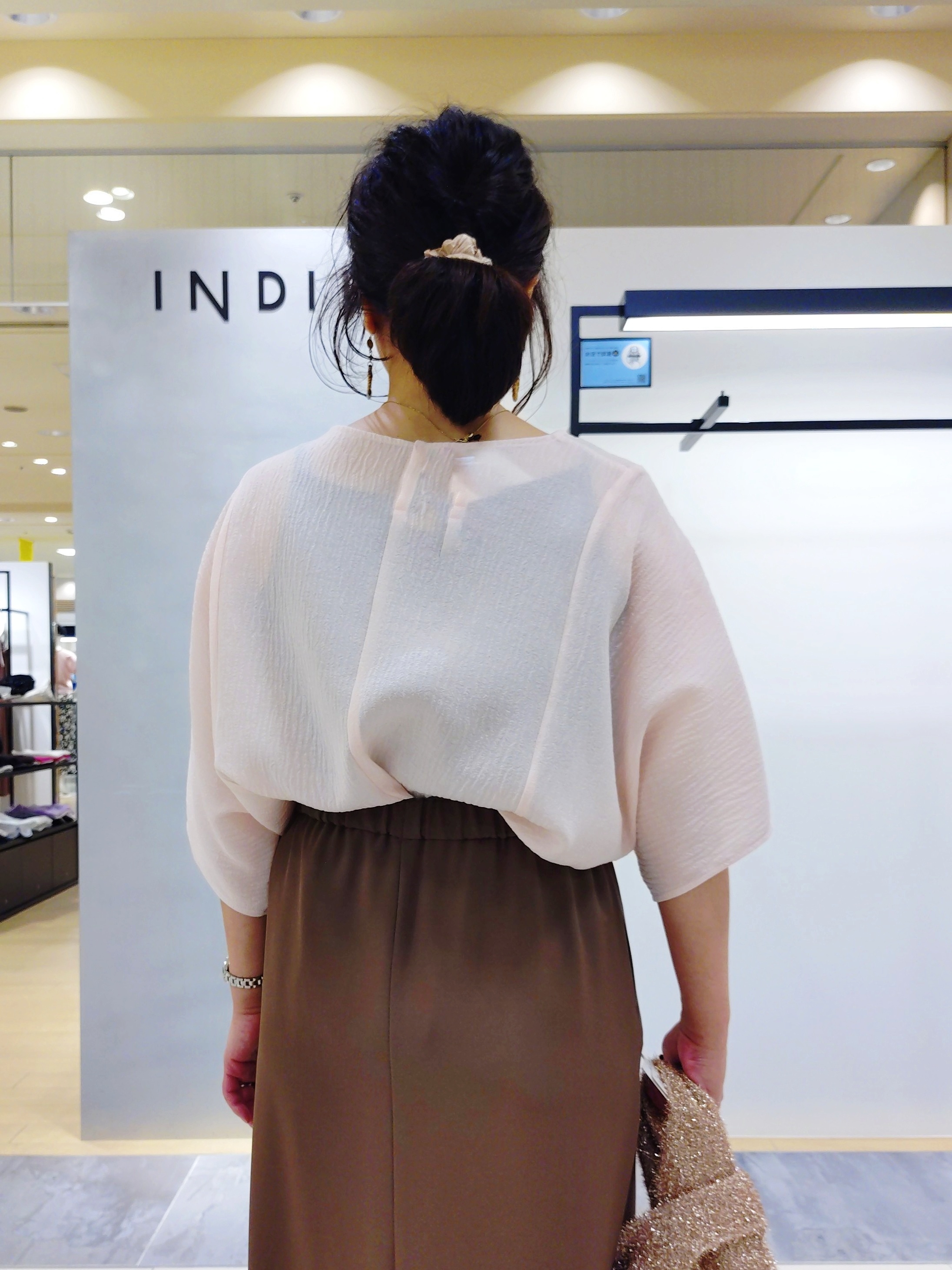 TOMOMIさんの「INDIVI｜【着る日傘】Iラインドロストスカート」を使ったコーディネート