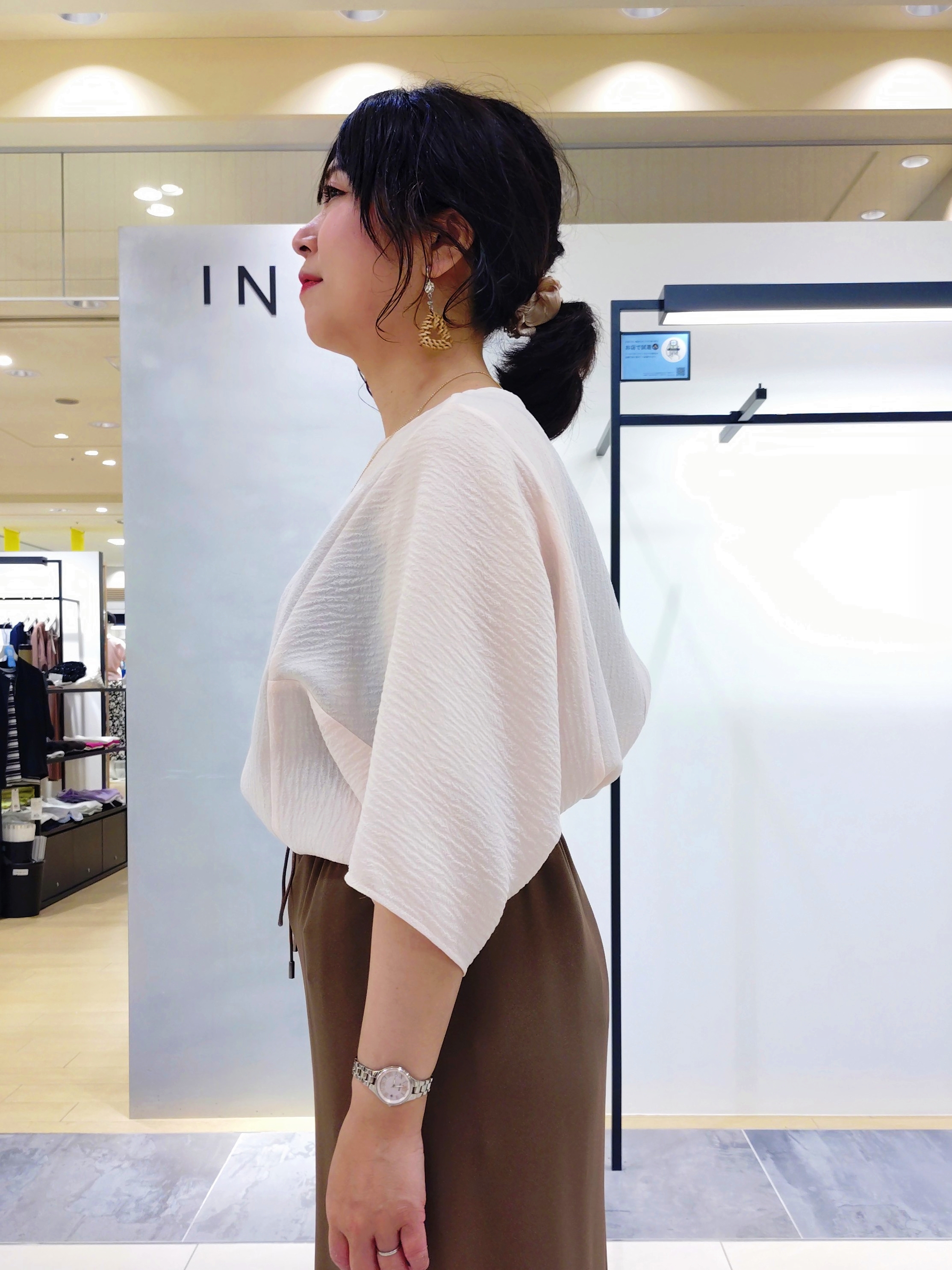 TOMOMIさんの「INDIVI｜【着る日傘】Iラインドロストスカート」を使ったコーディネート
