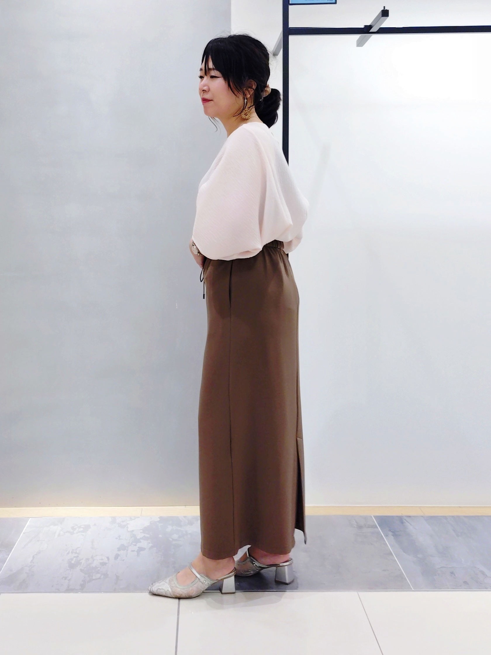 TOMOMIさんの「INDIVI｜【着る日傘】Iラインドロストスカート」を使ったコーディネート