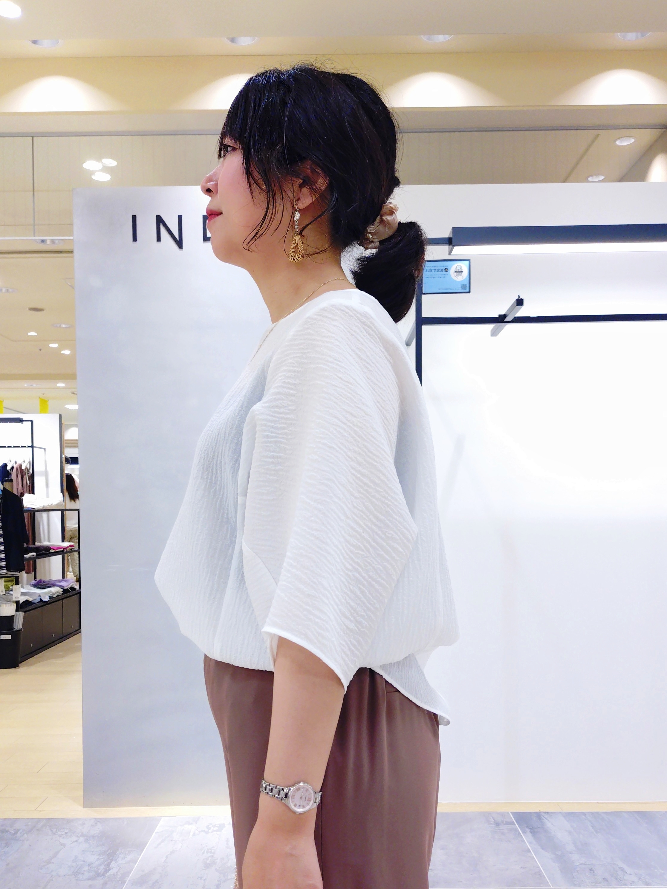TOMOMIさんの「INDIVI｜【接触冷感／透湿／着る日傘】イージーワイドパンツ」を使ったコーディネート