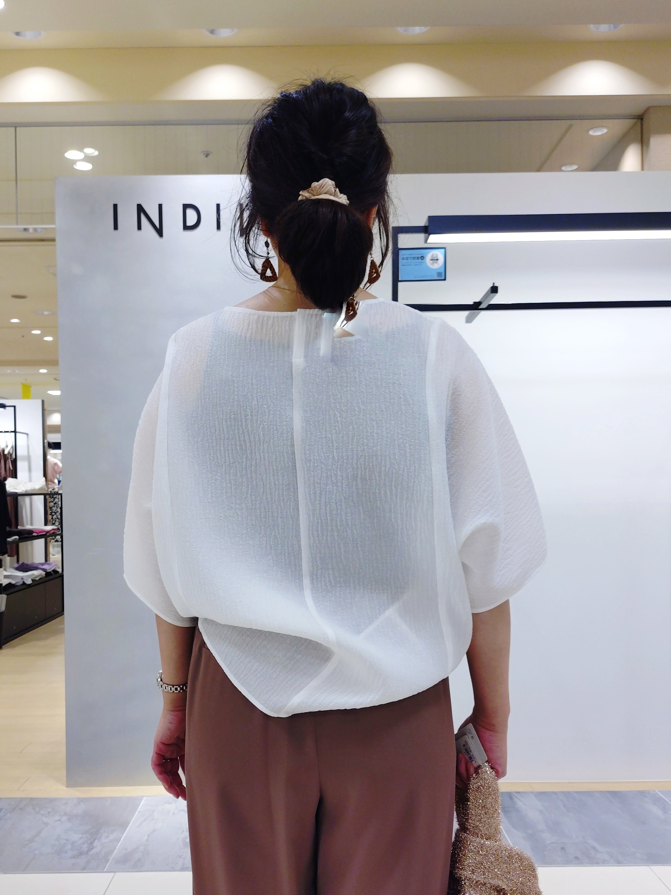 TOMOMIさんの「INDIVI｜【接触冷感／透湿／着る日傘】イージーワイドパンツ」を使ったコーディネート