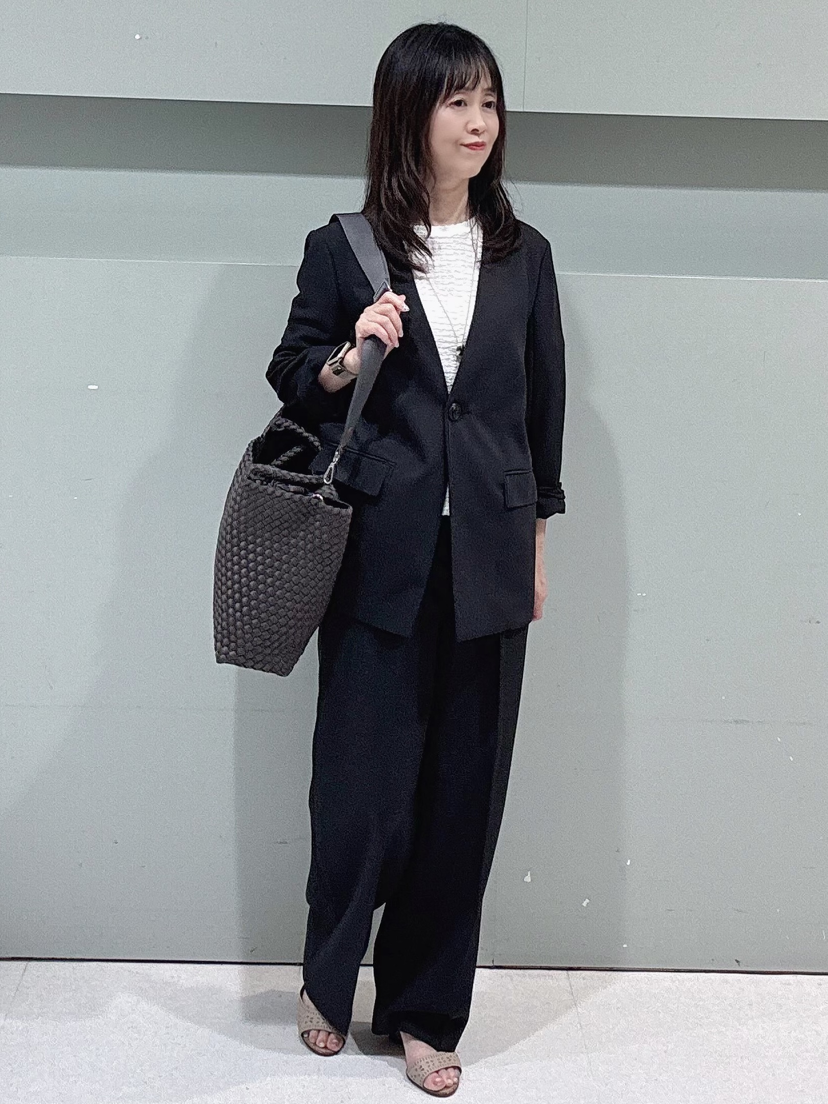 makiさんの「UNTITLED｜【さらりと快適/セットアップ可/UV/接触冷感】スラブカラーレスジャケット」を使ったコーディネート