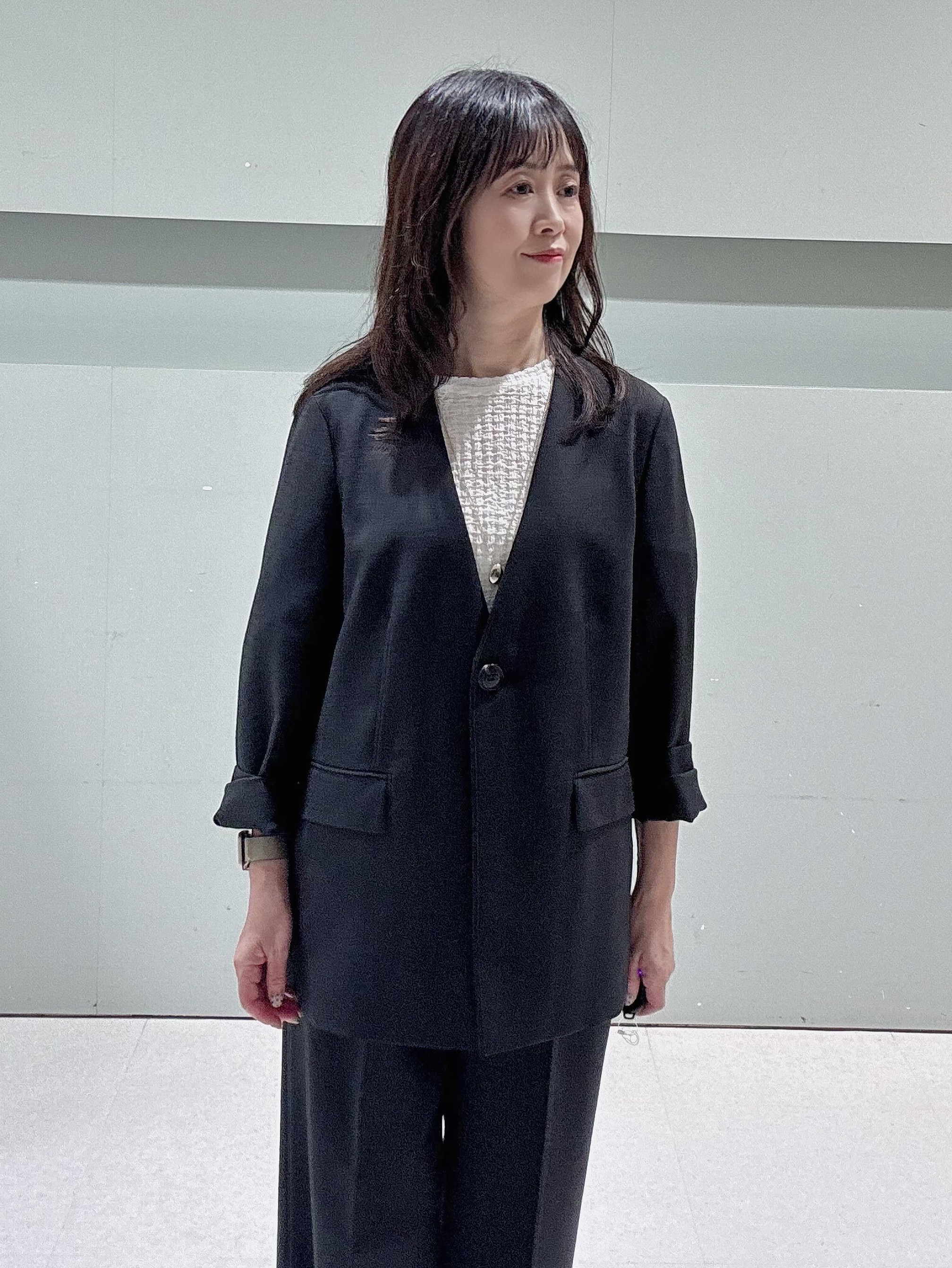 makiさんの「UNTITLED｜【さらりと快適/セットアップ可/UV/接触冷感】スラブカラーレスジャケット」を使ったコーディネート