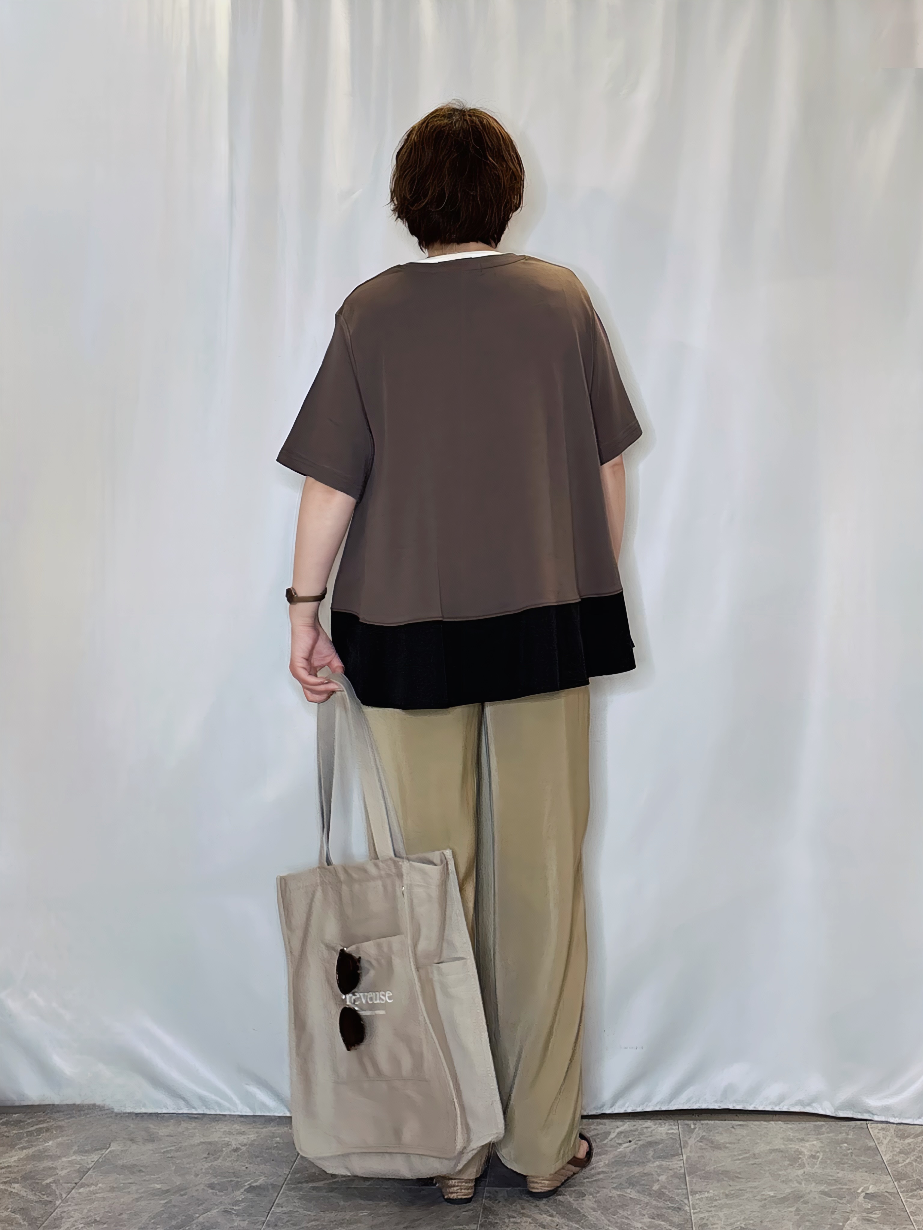 たみさんの「SHOO･LA･RUE｜【ひんやり/UV/抗菌防臭】体型カバーも叶う 裾切り替えAライントップス」を使ったコーディネート
