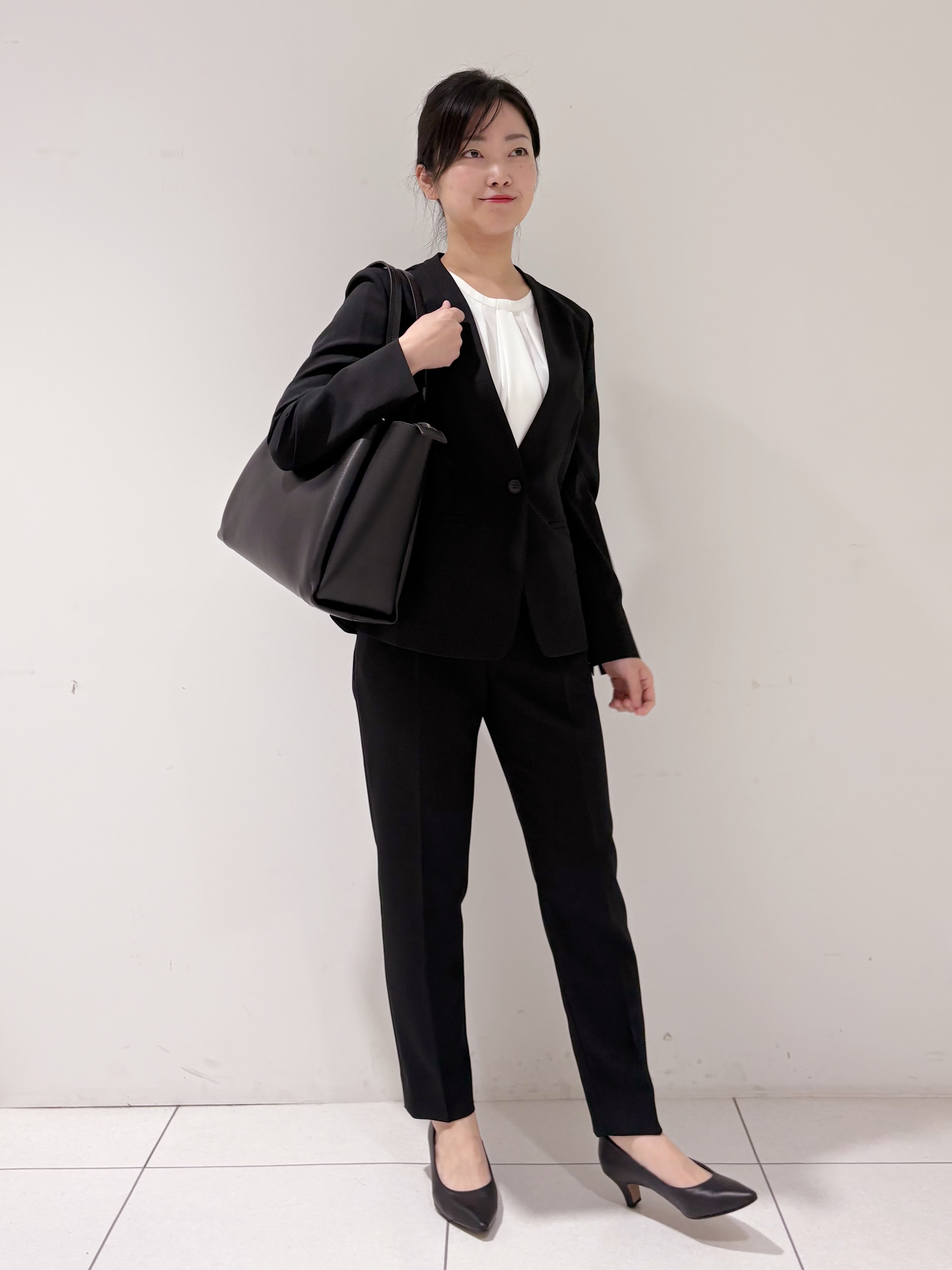 momokoさんの「INDIVI｜【定番スーツ／UVケア／洗える】ウール調ノーカラージャケット」を使ったコーディネート